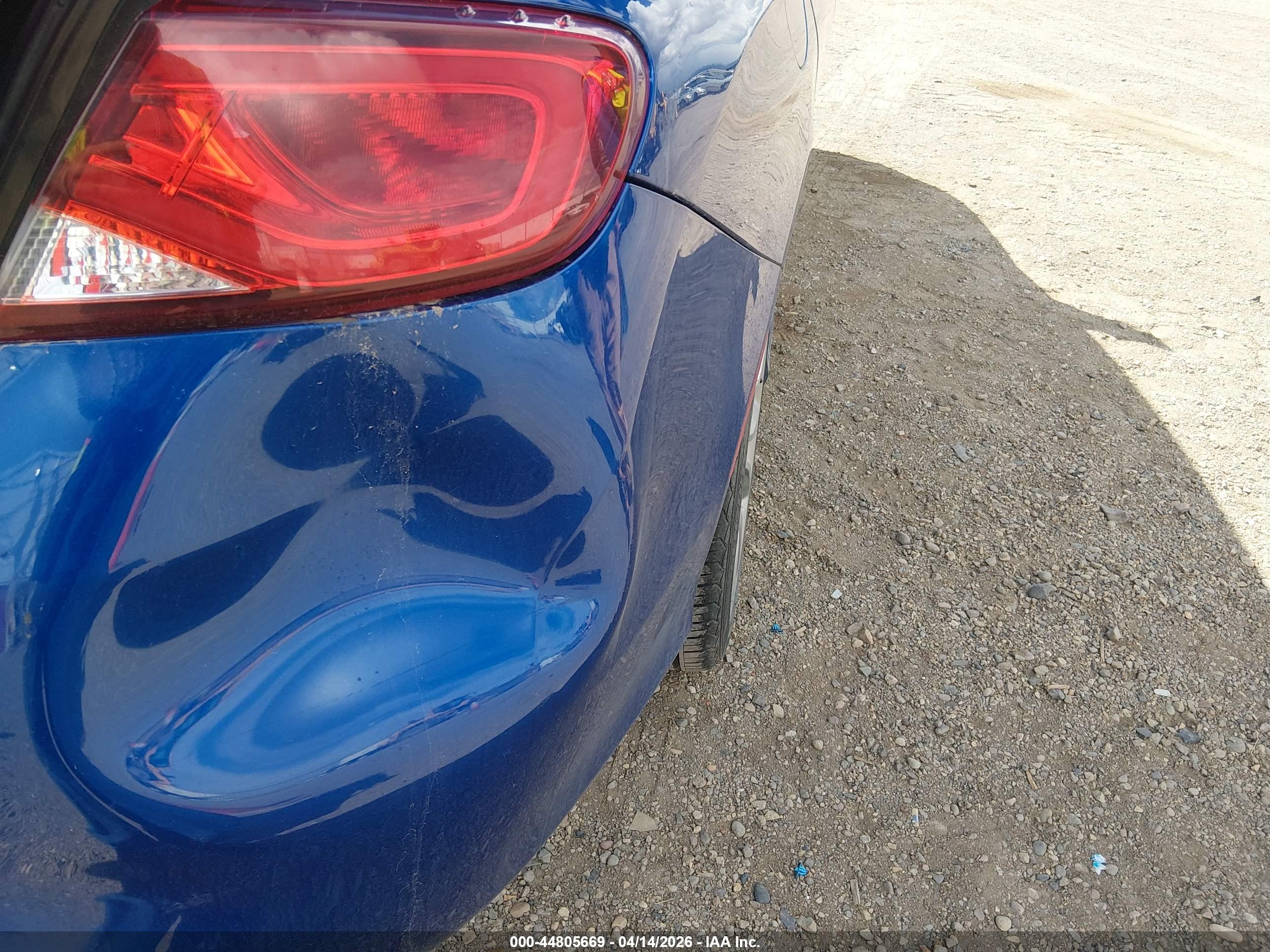 CHRYSLER 200 image 6