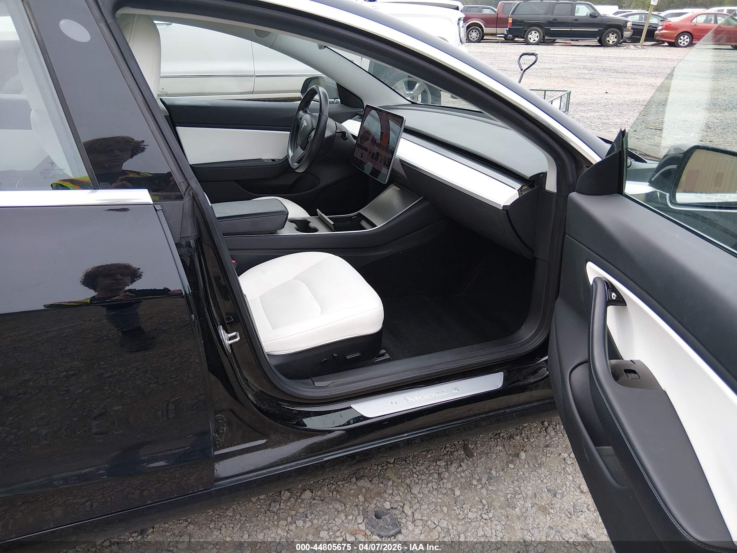 TESLA MODEL image 5