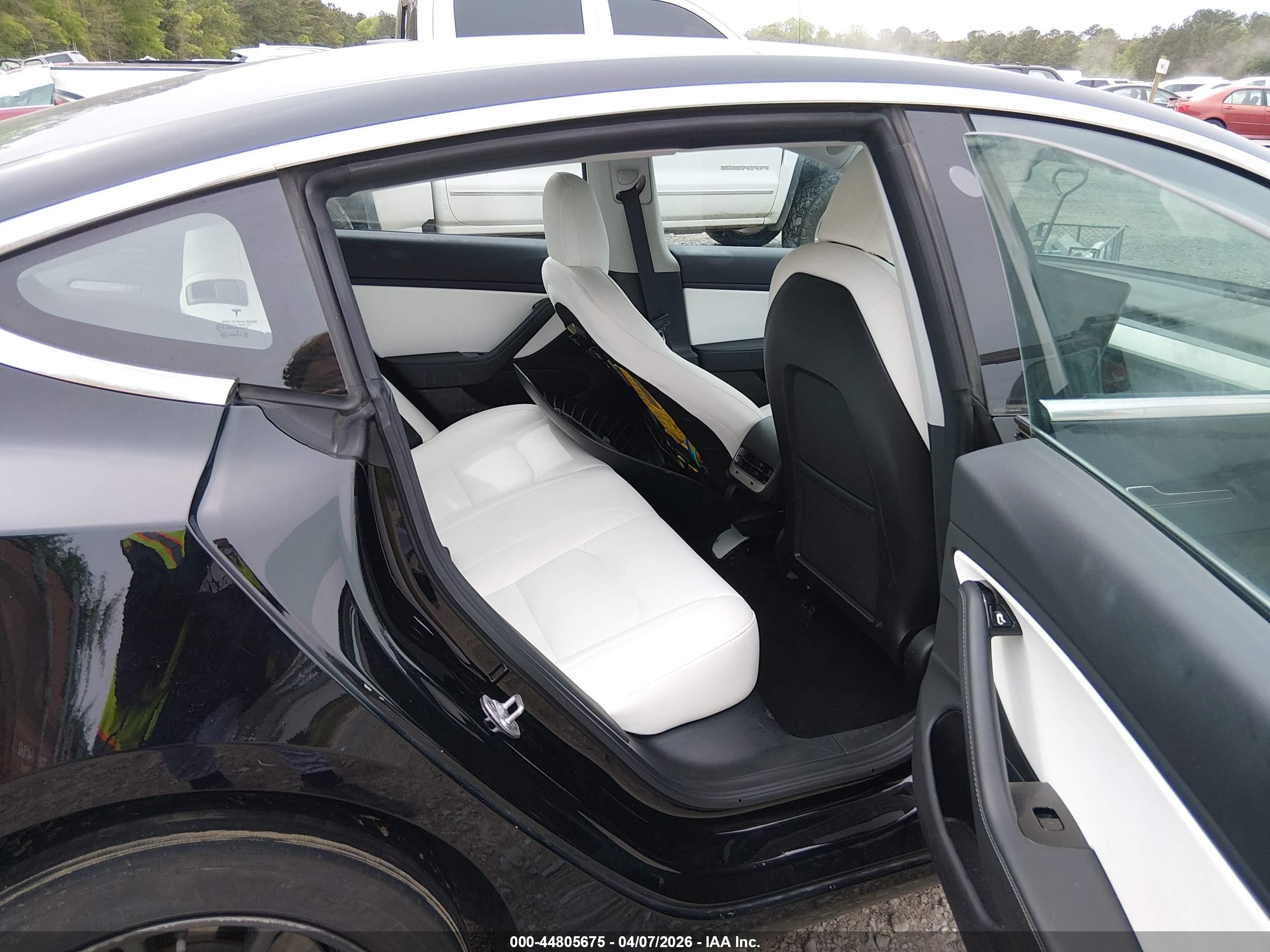 TESLA MODEL image 8