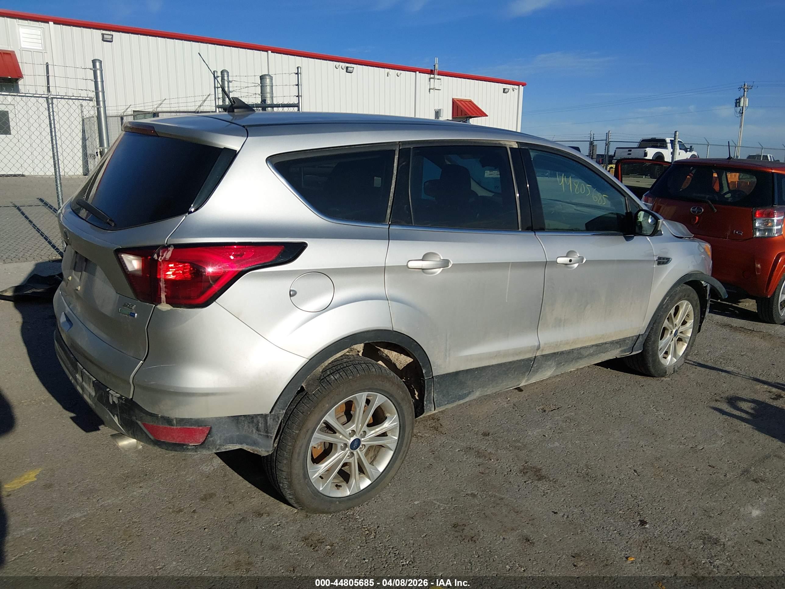 FORD ESCAPE image 4