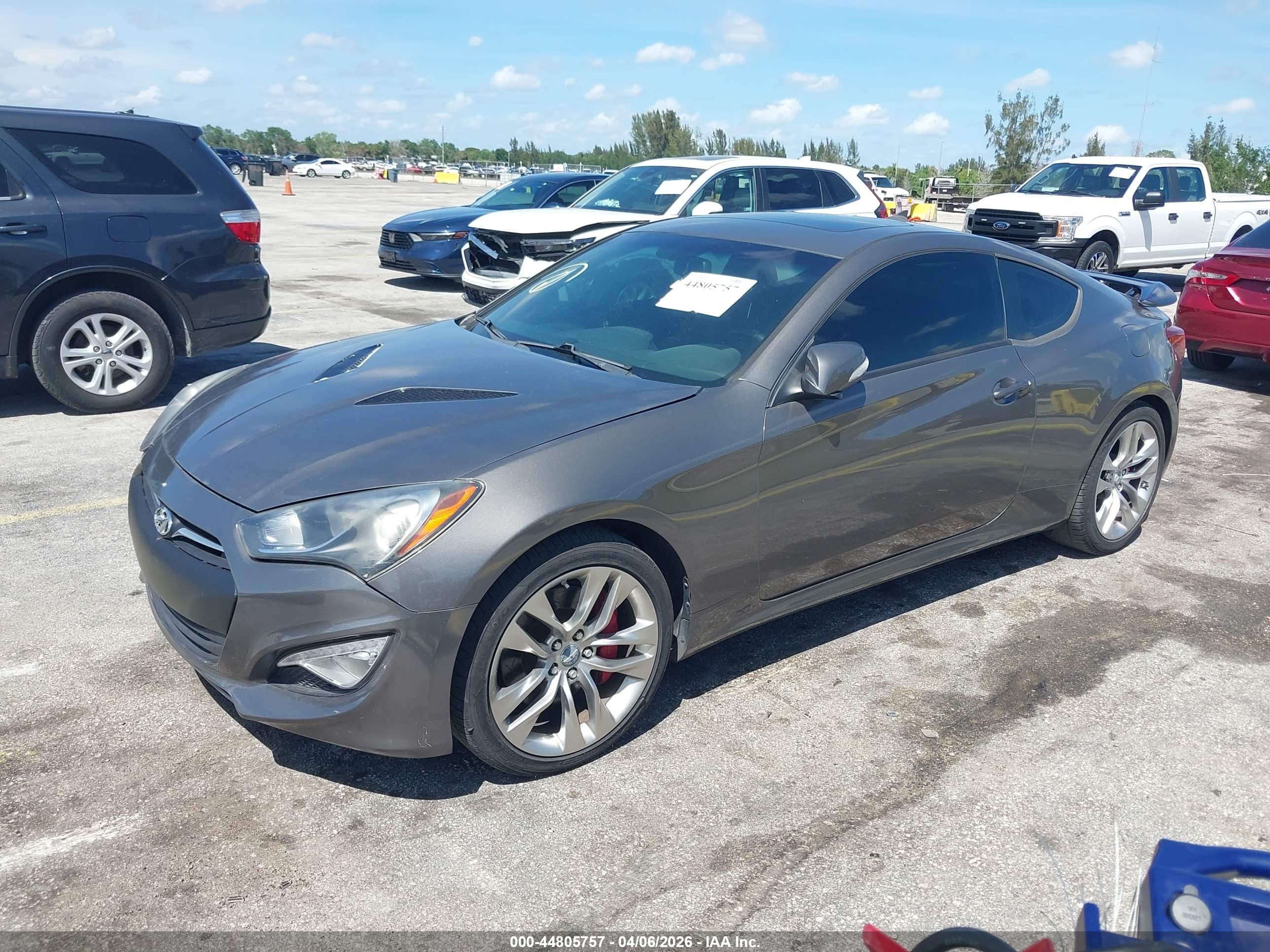 HYUNDAI GENESIS image 2