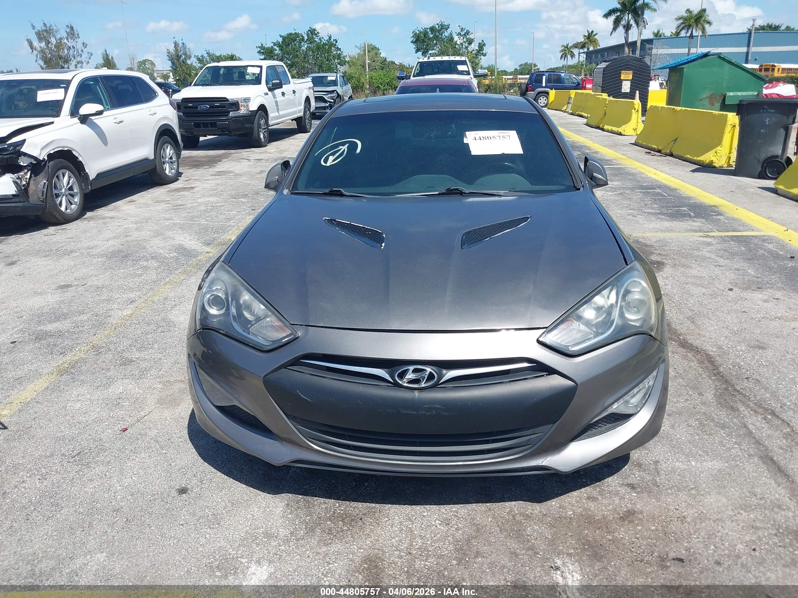 HYUNDAI GENESIS image 6
