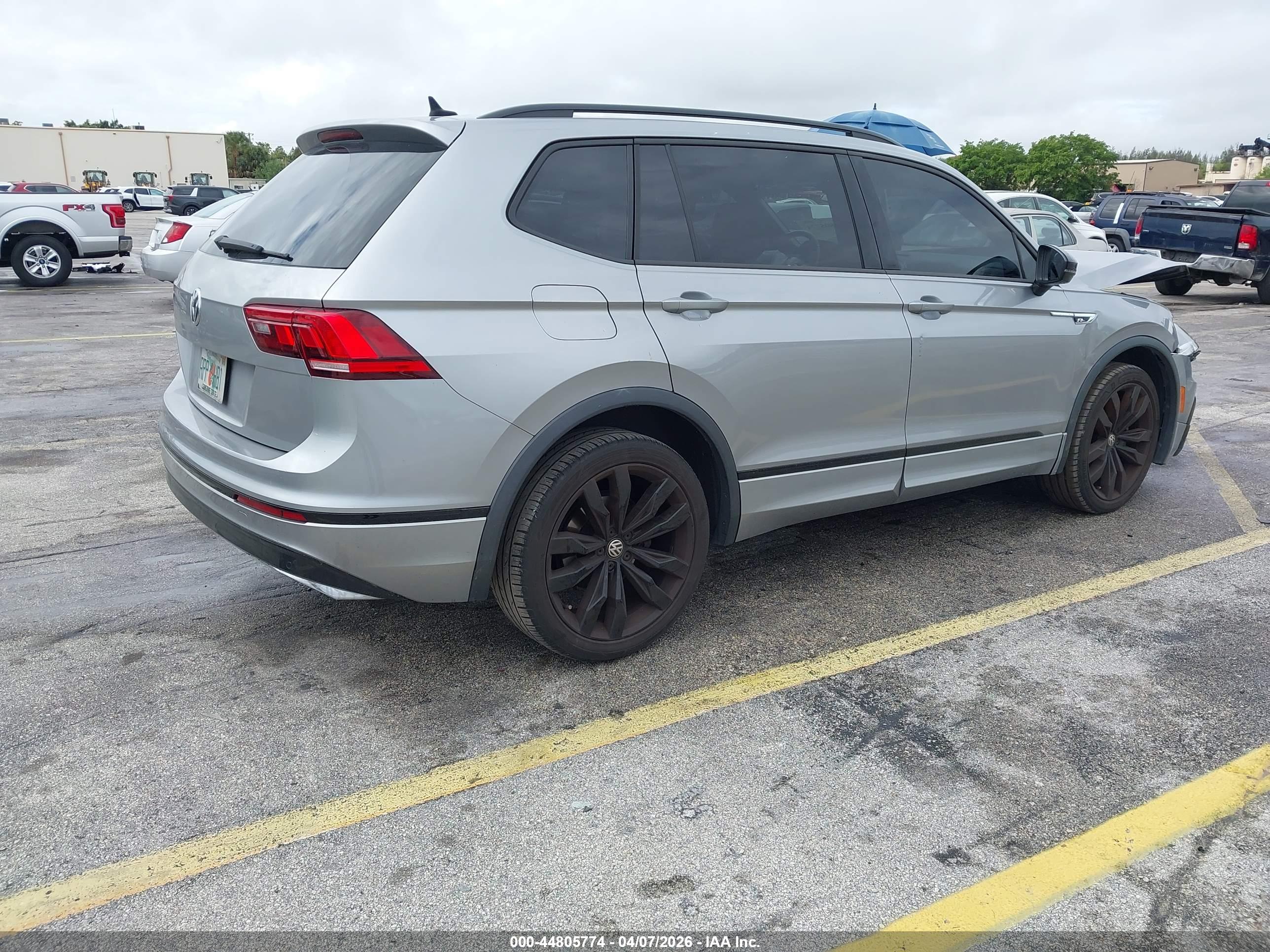VOLKSWAGEN TIGUAN image 4