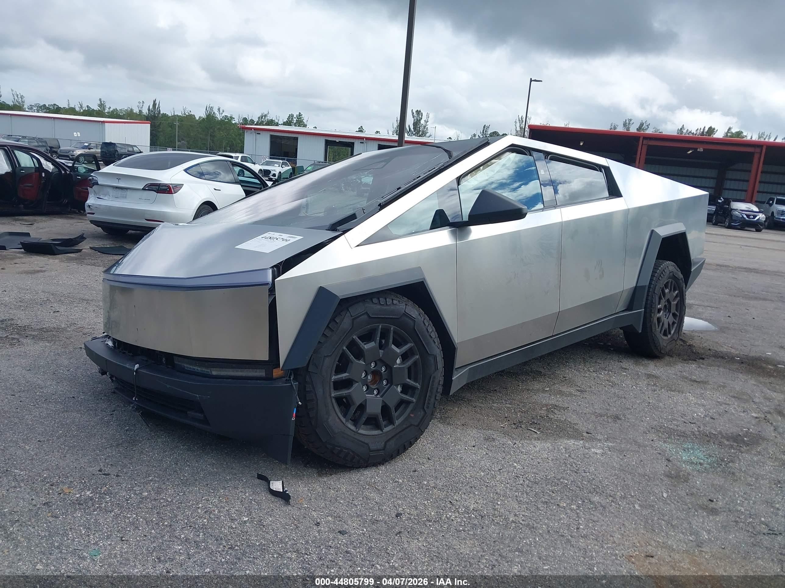 TESLA CYBERTRUCK image 2