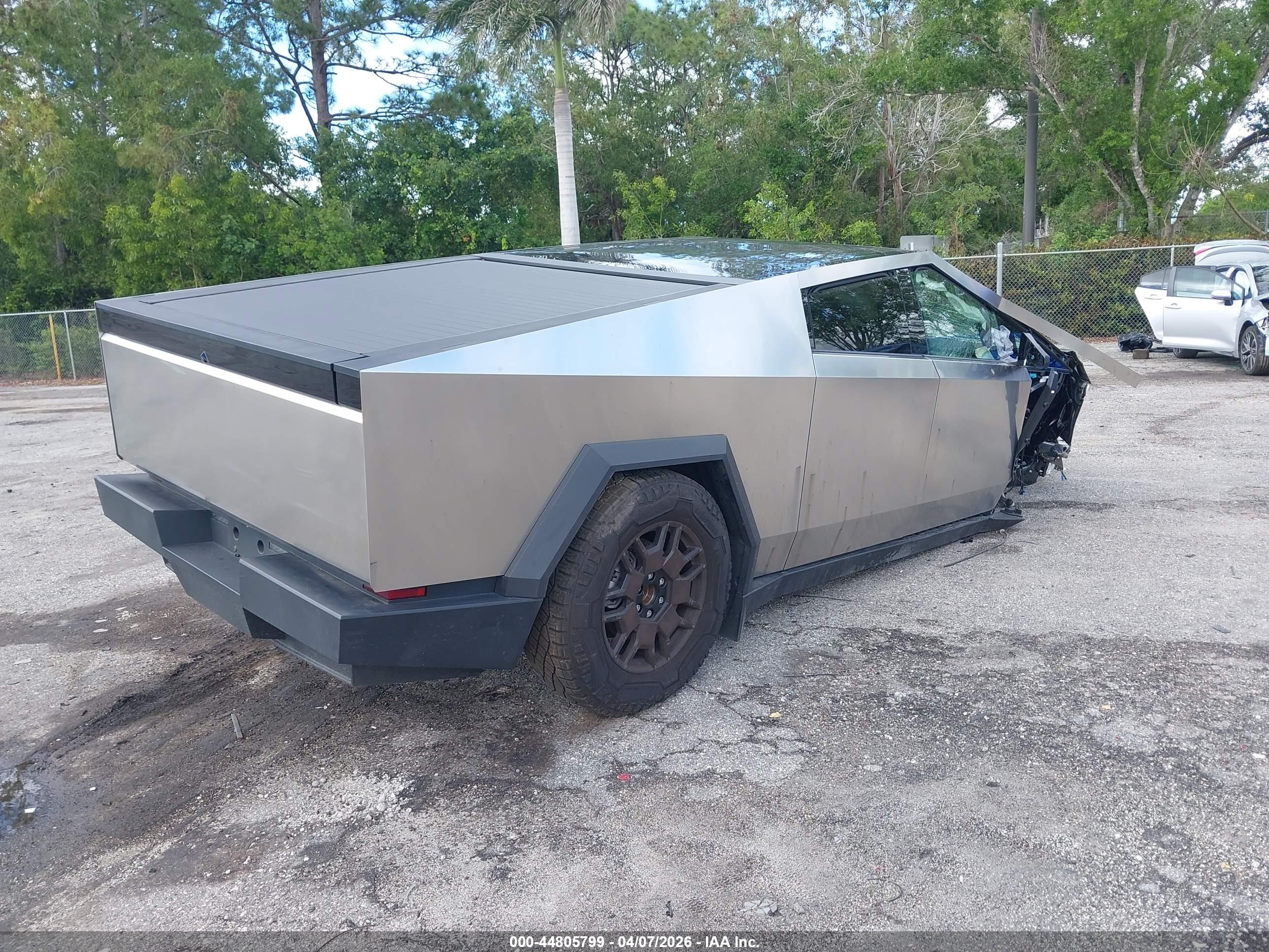 TESLA CYBERTRUCK image 4
