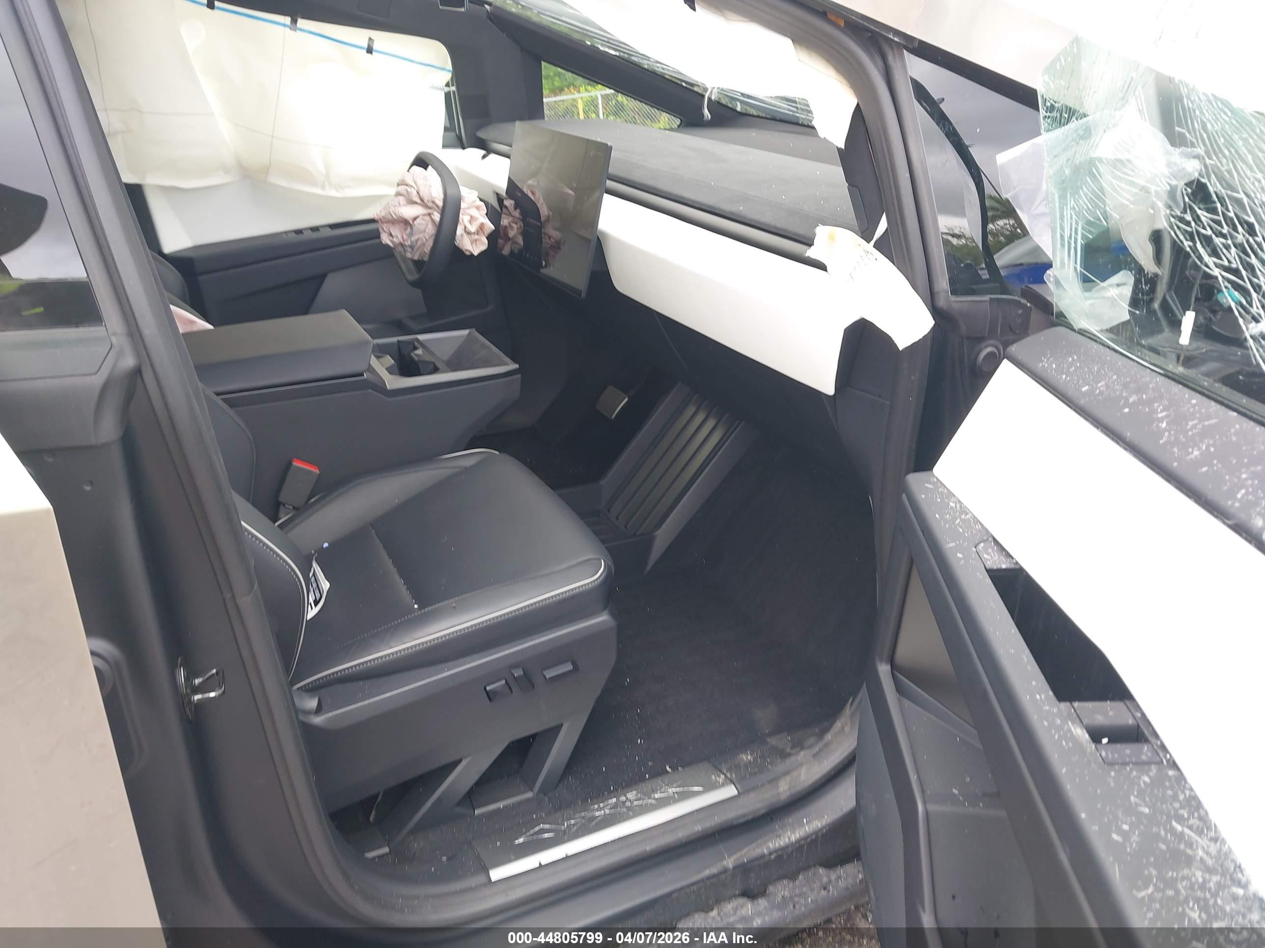 TESLA CYBERTRUCK image 5