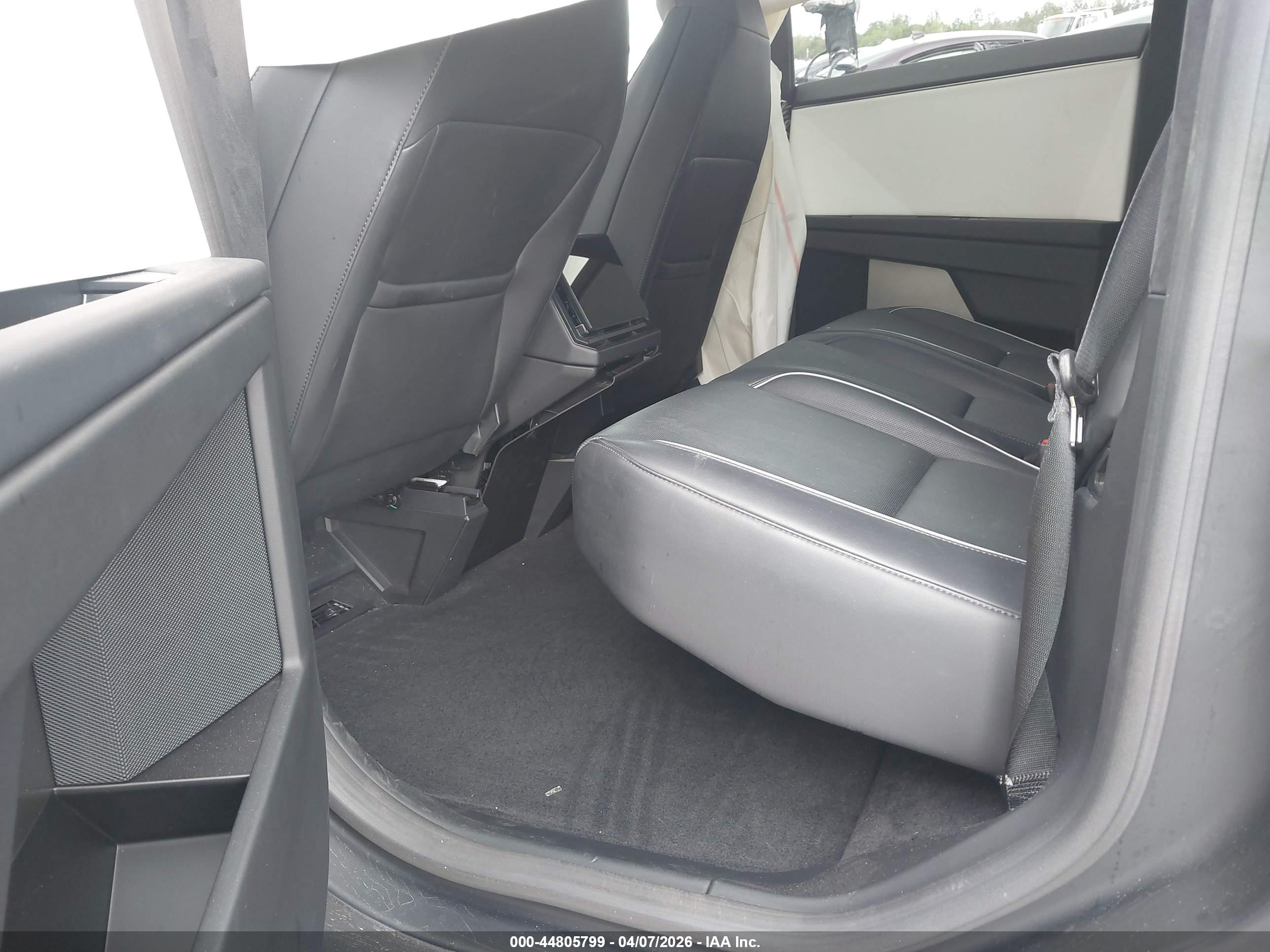 TESLA CYBERTRUCK image 8