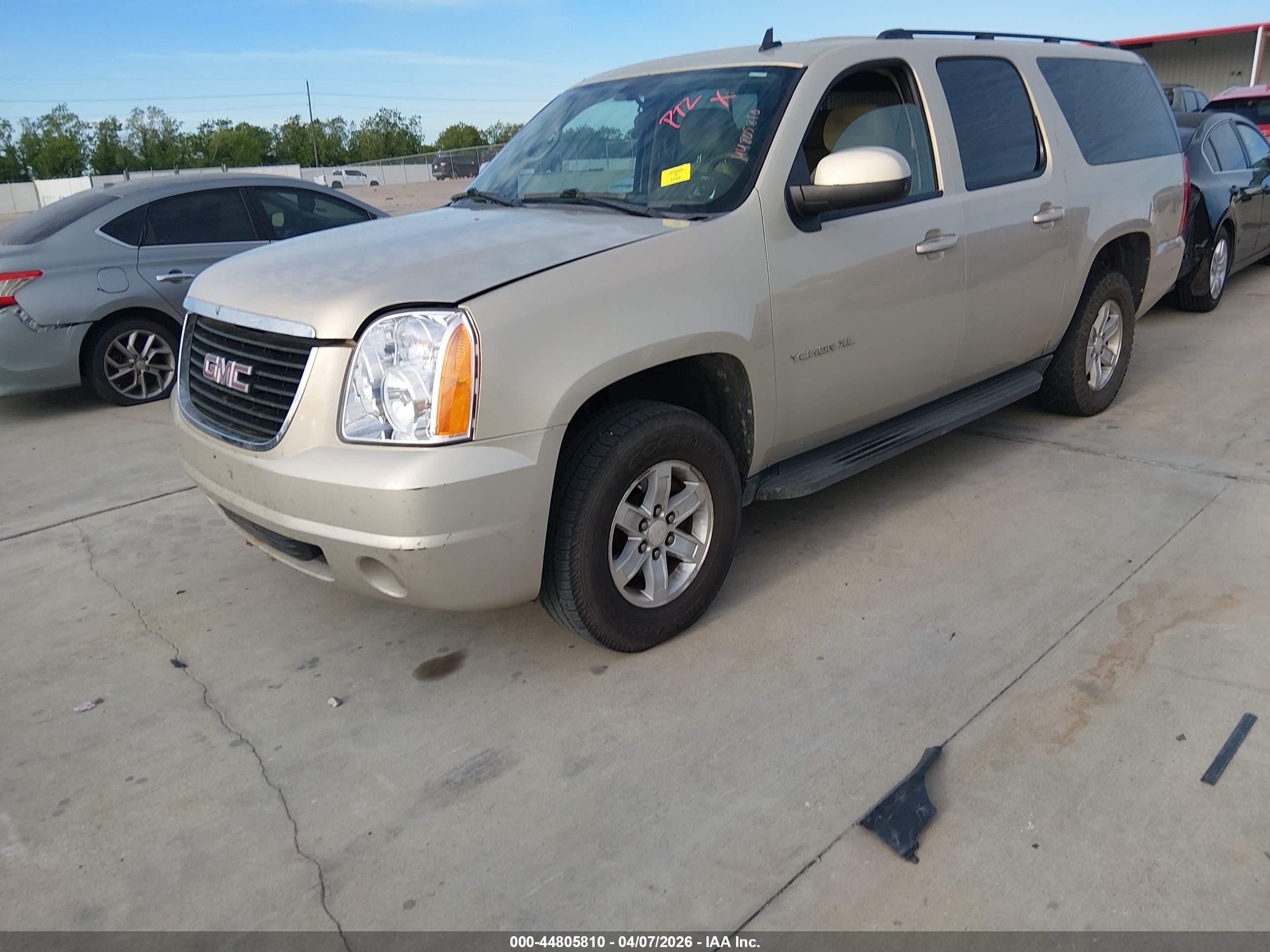 GMC YUKON image 2