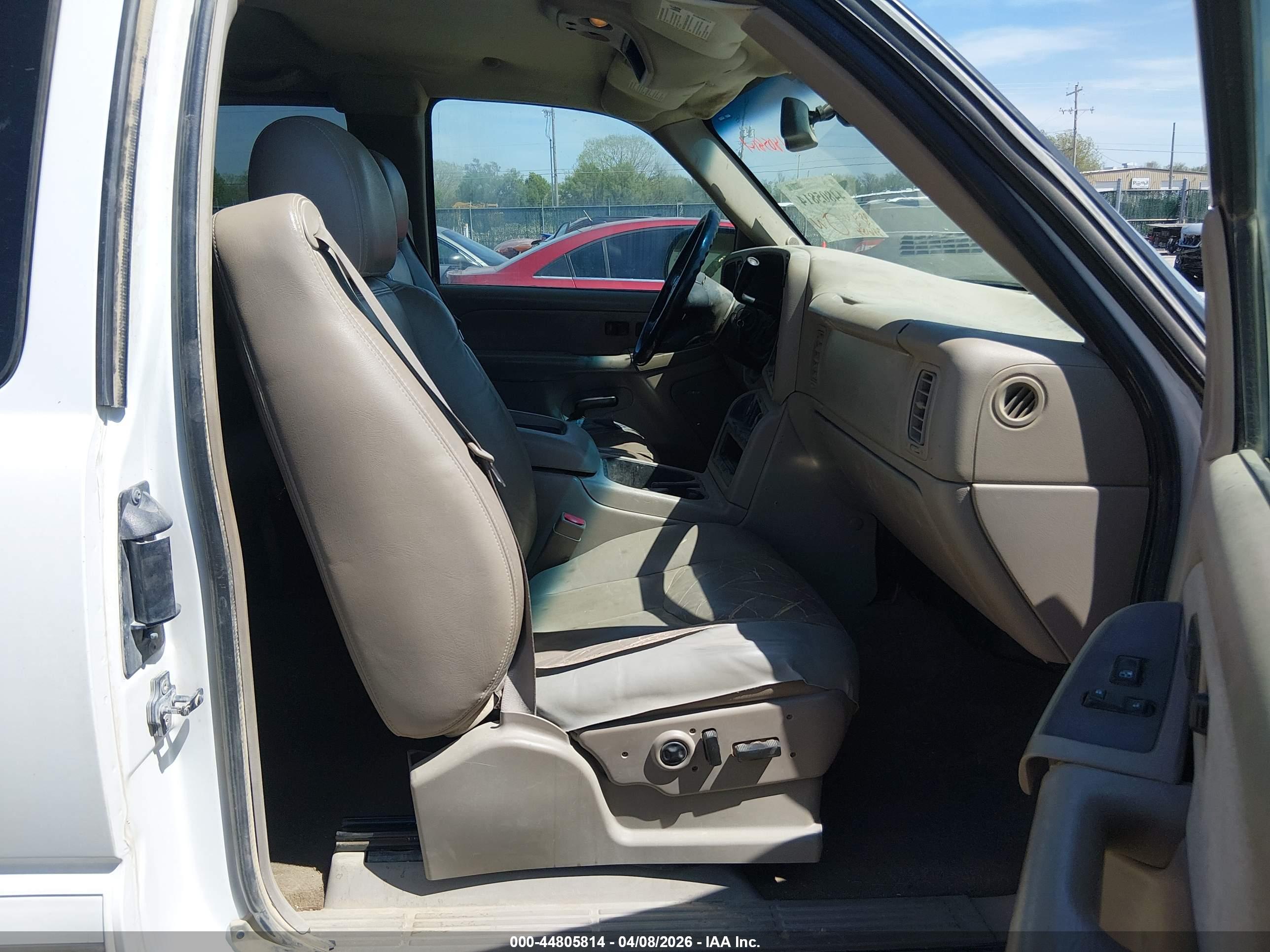 CHEVROLET SILVERADO image 5