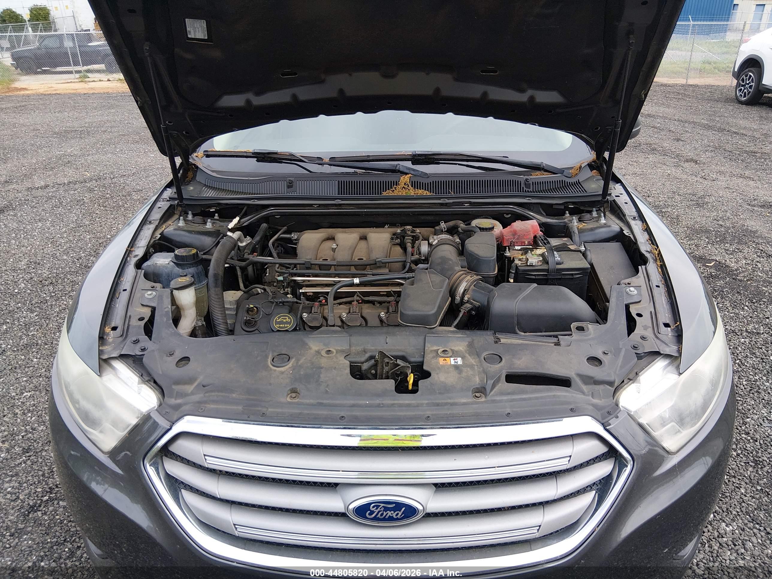 FORD TAURUS image 10