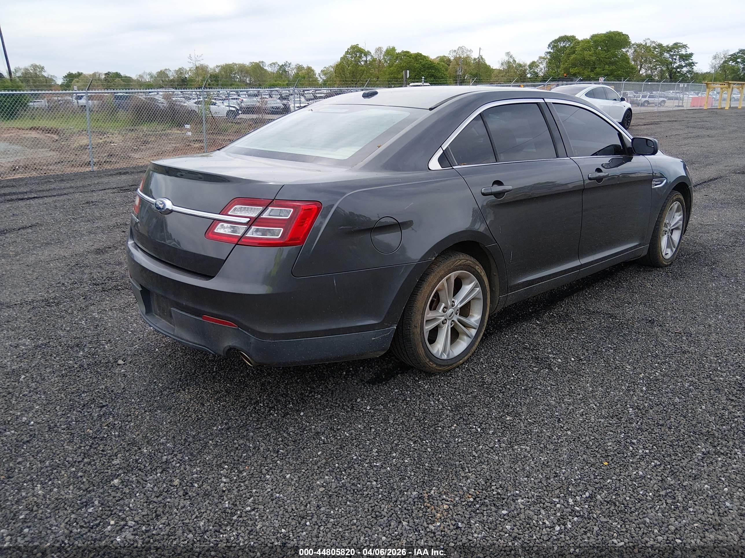 FORD TAURUS image 4