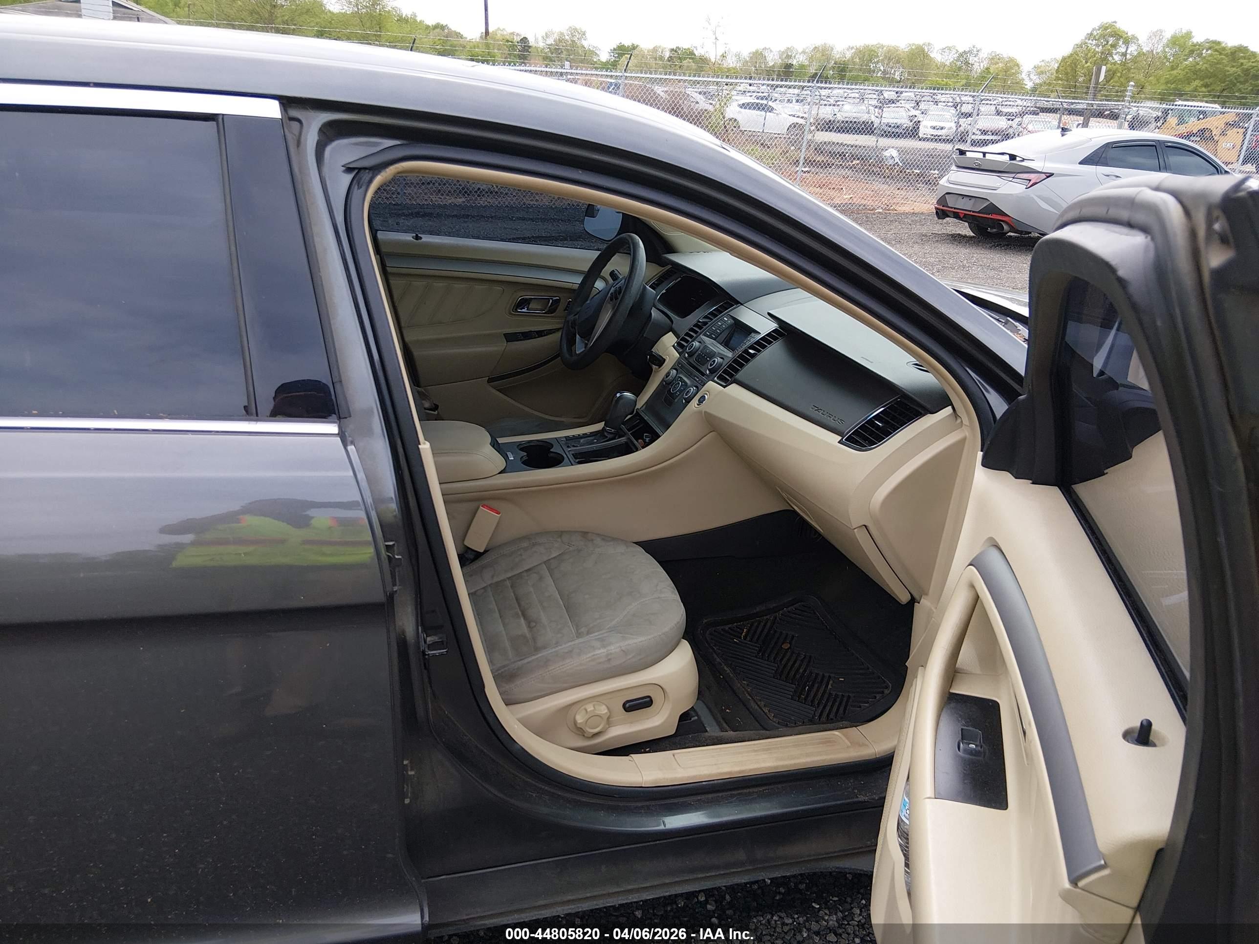 FORD TAURUS image 5