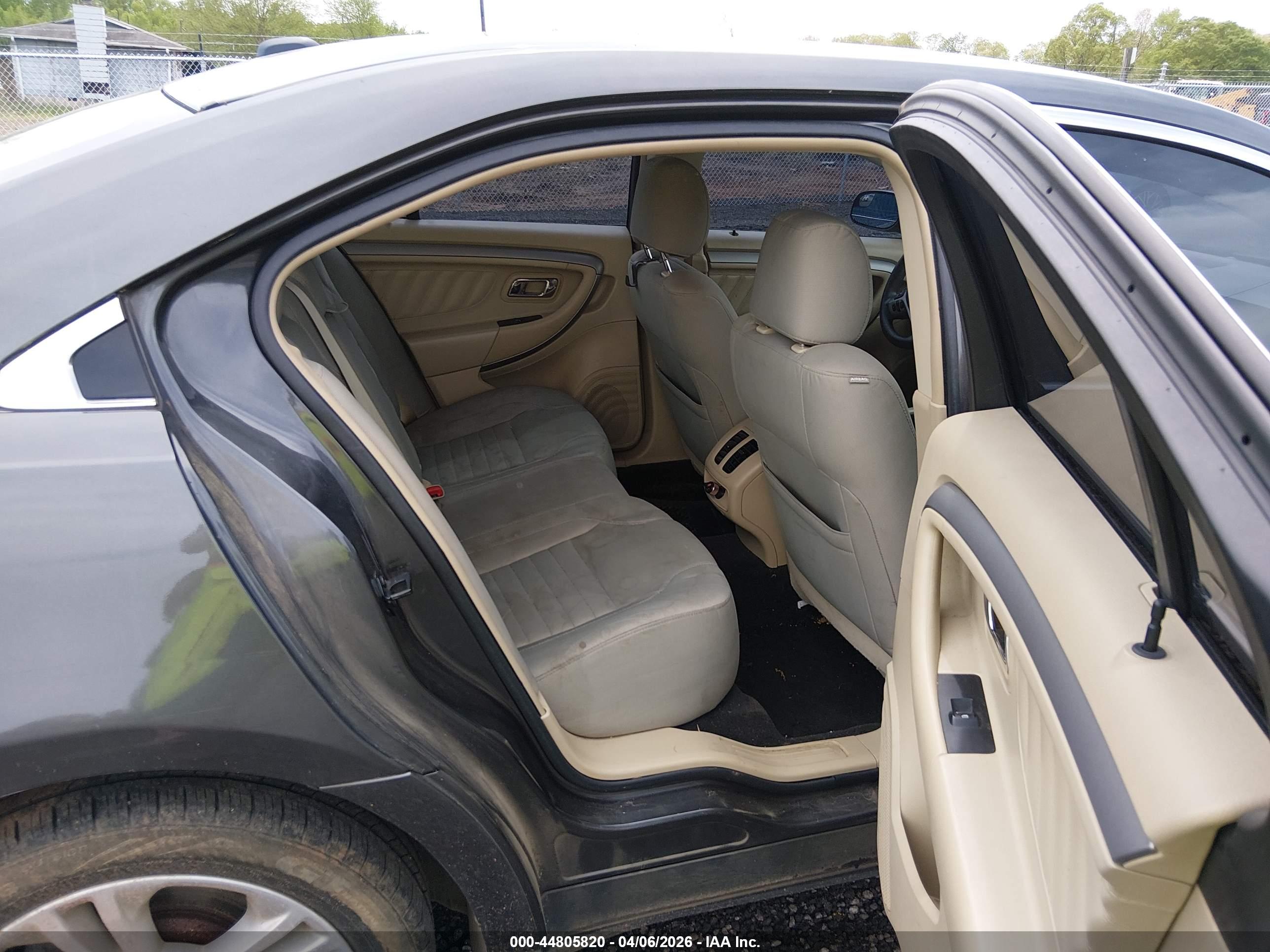 FORD TAURUS image 8