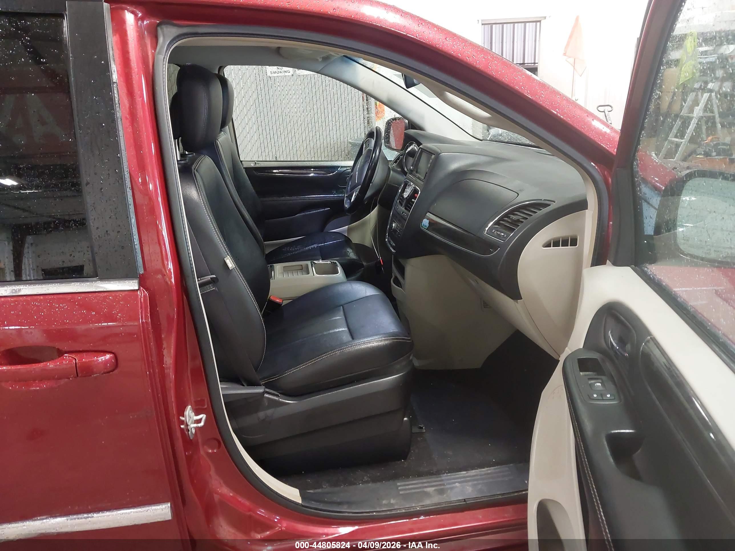 CHRYSLER TOWN image 5