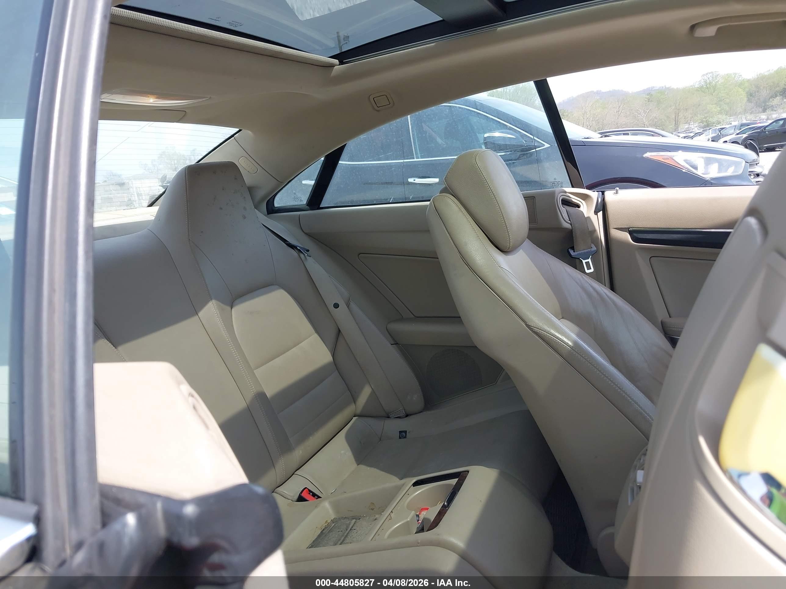 MERCEDES-BENZ E image 8