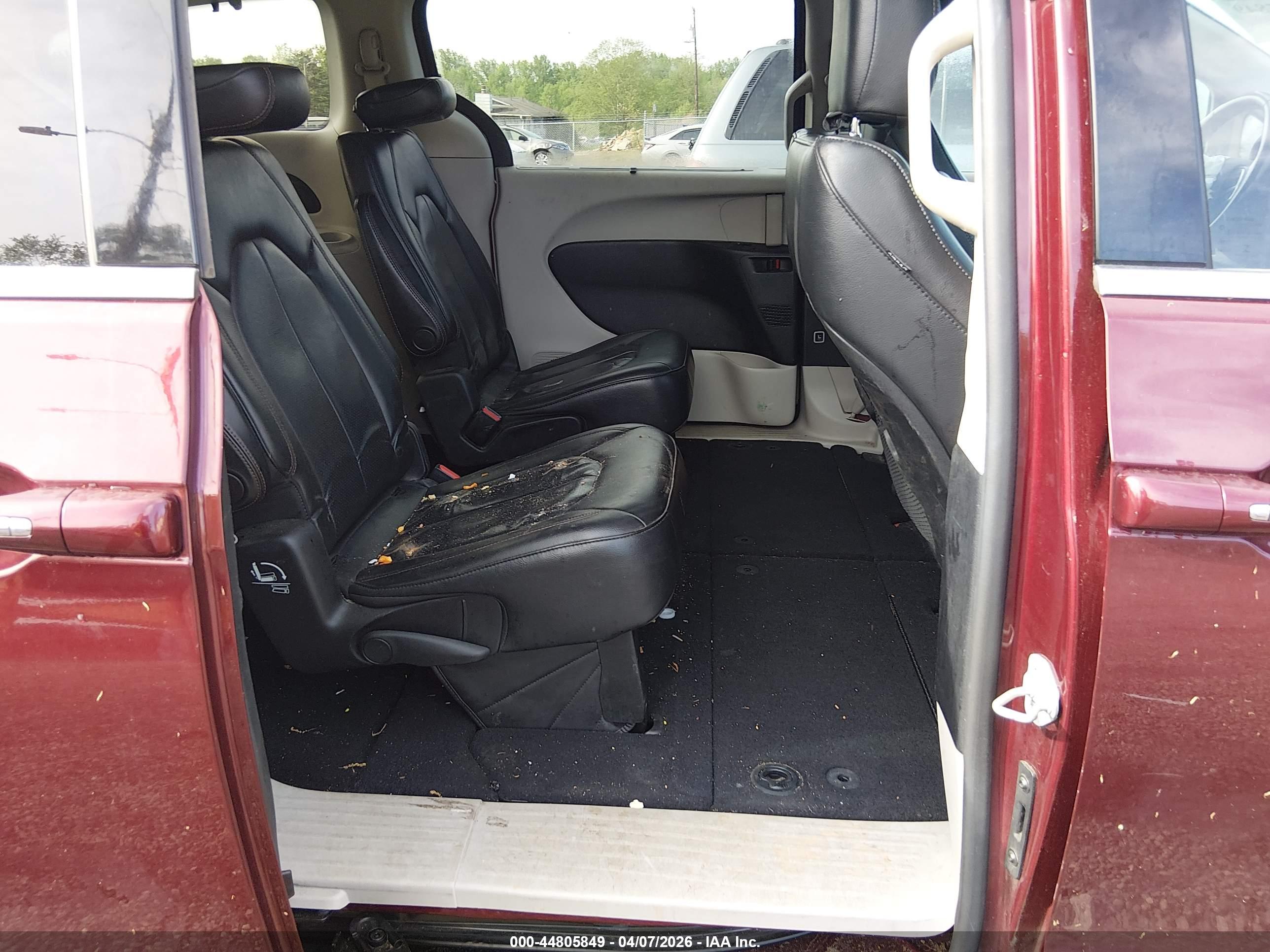 CHRYSLER PACIFICA image 8