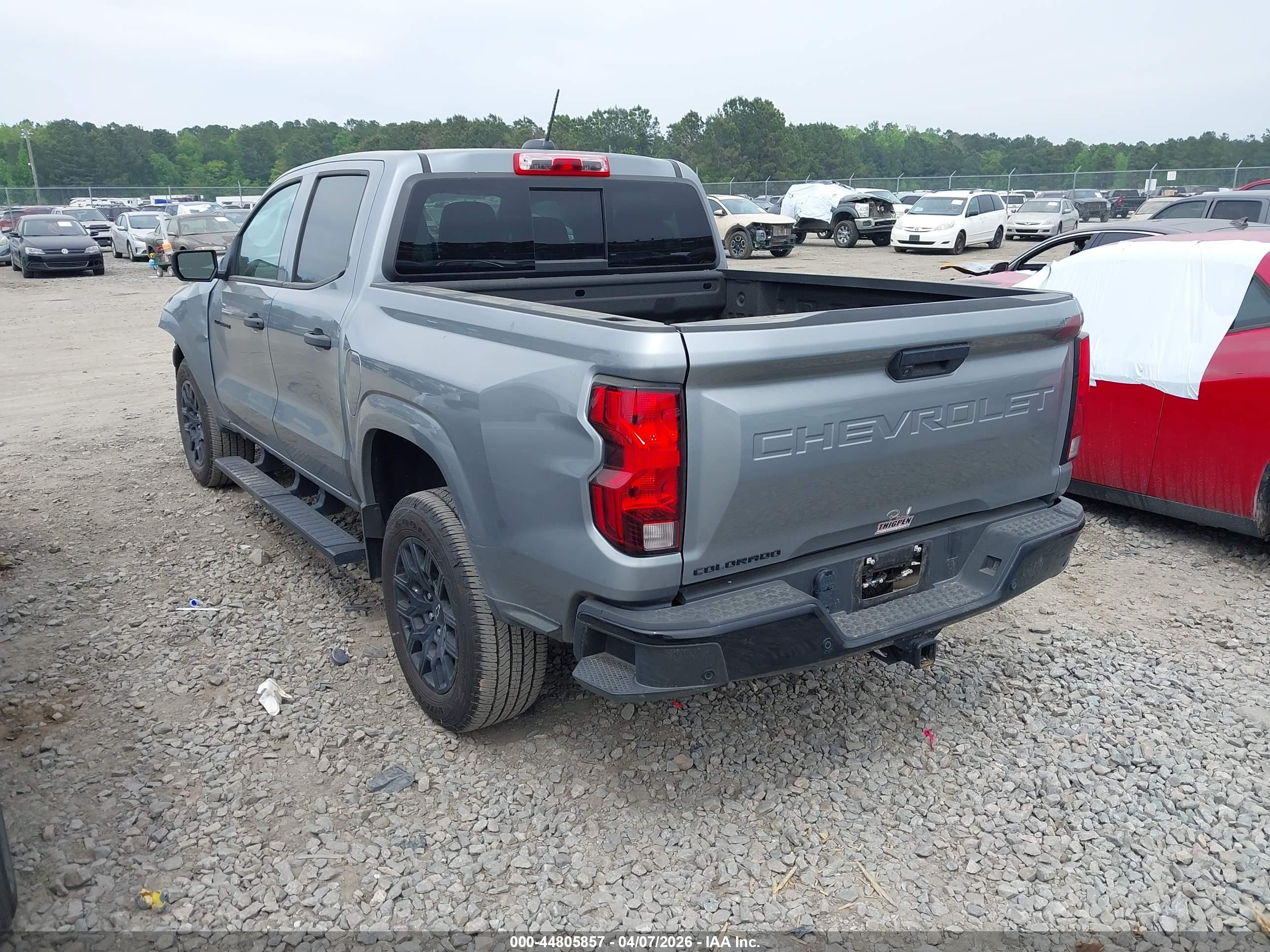 CHEVROLET COLORADO image 3