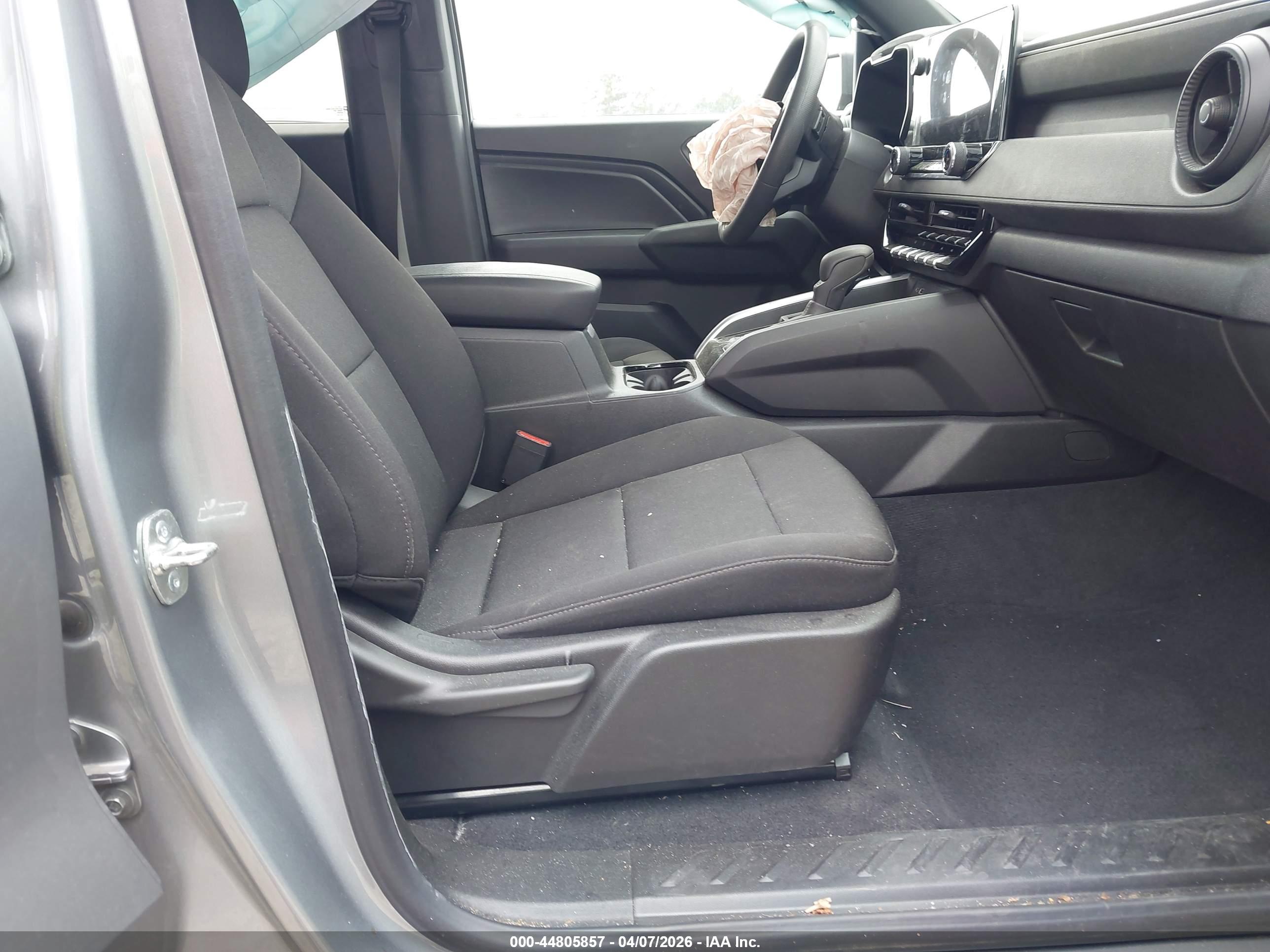 CHEVROLET COLORADO image 5