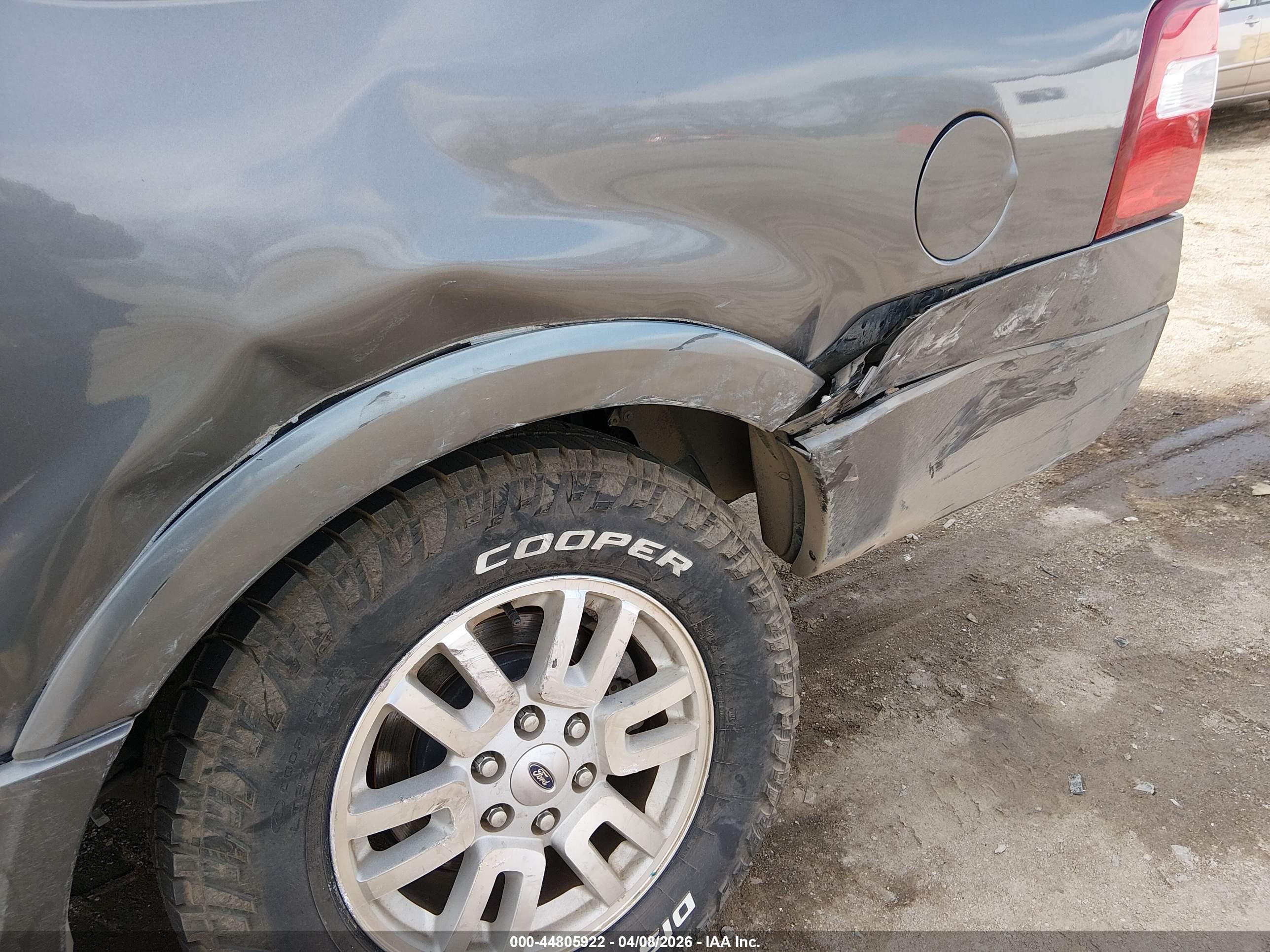 FORD EXPEDITION image 6