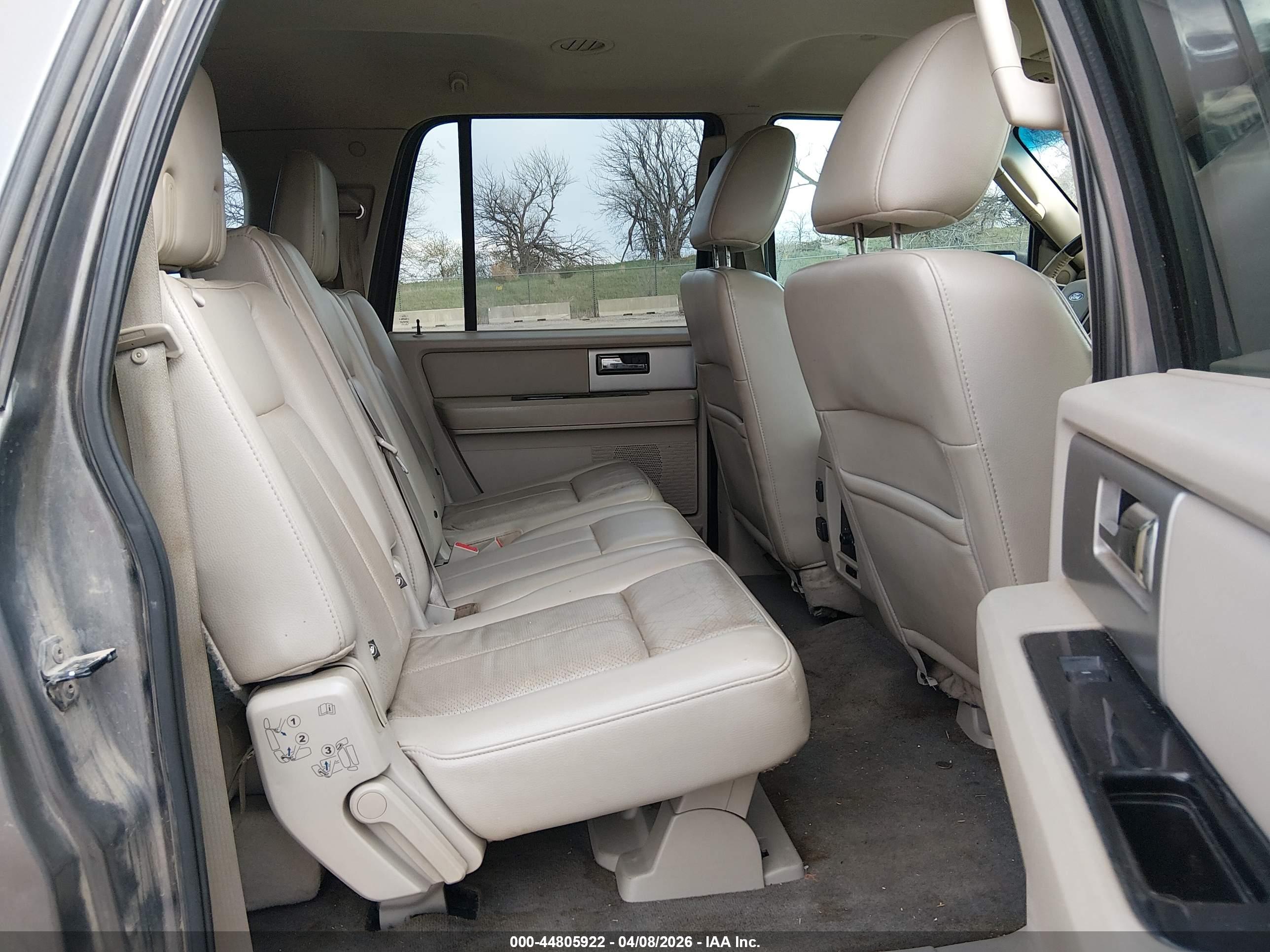 FORD EXPEDITION image 8