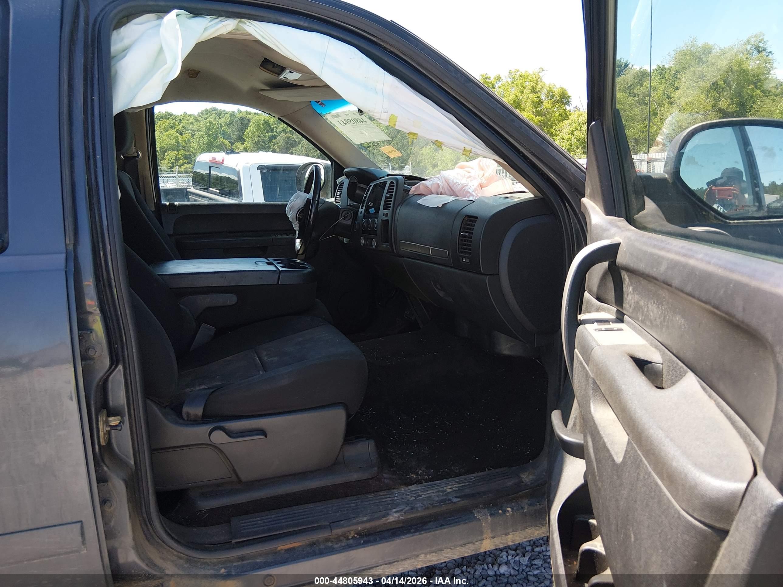 CHEVROLET SILVERADO image 5