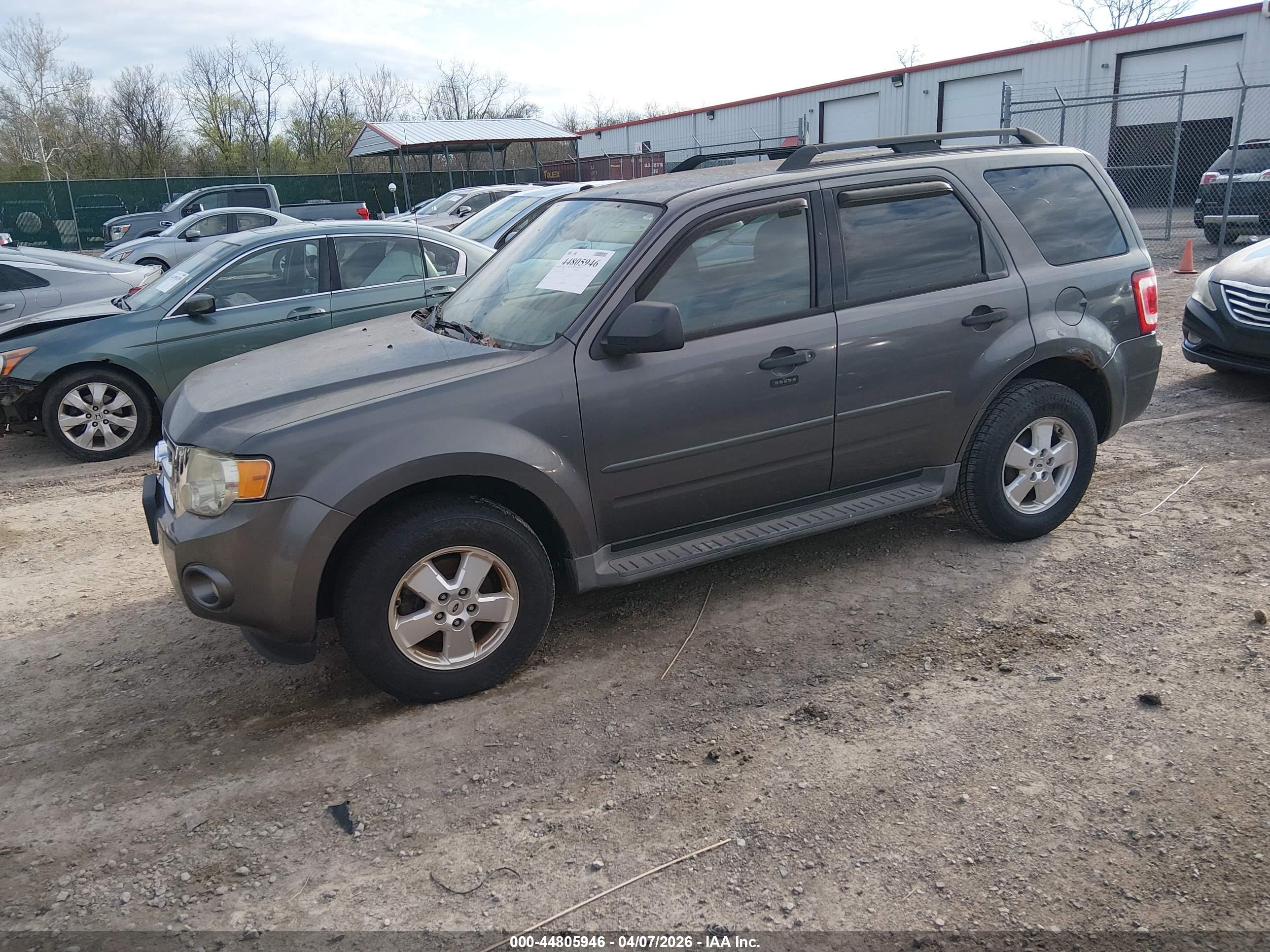 FORD ESCAPE image 2