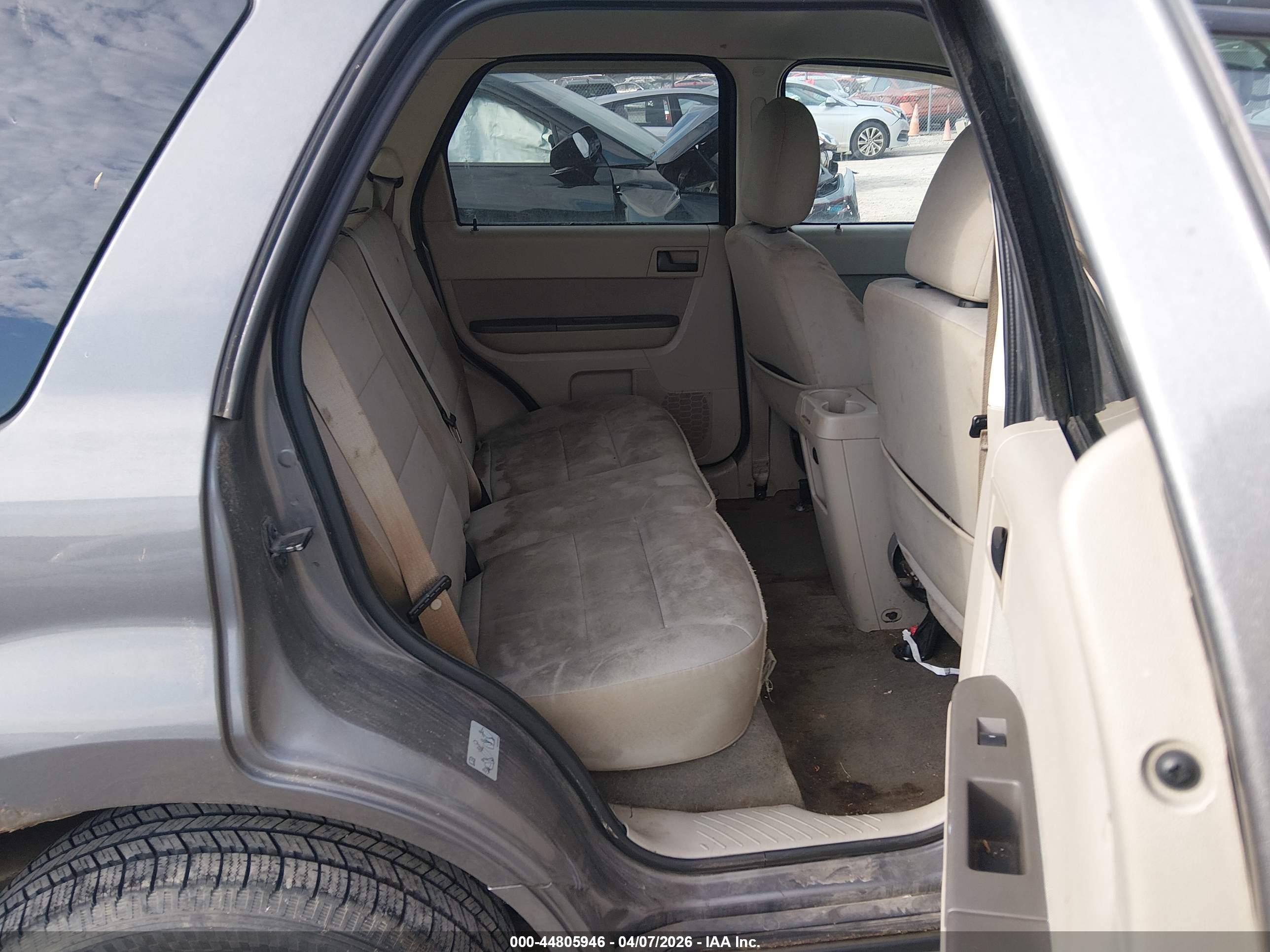 FORD ESCAPE image 8