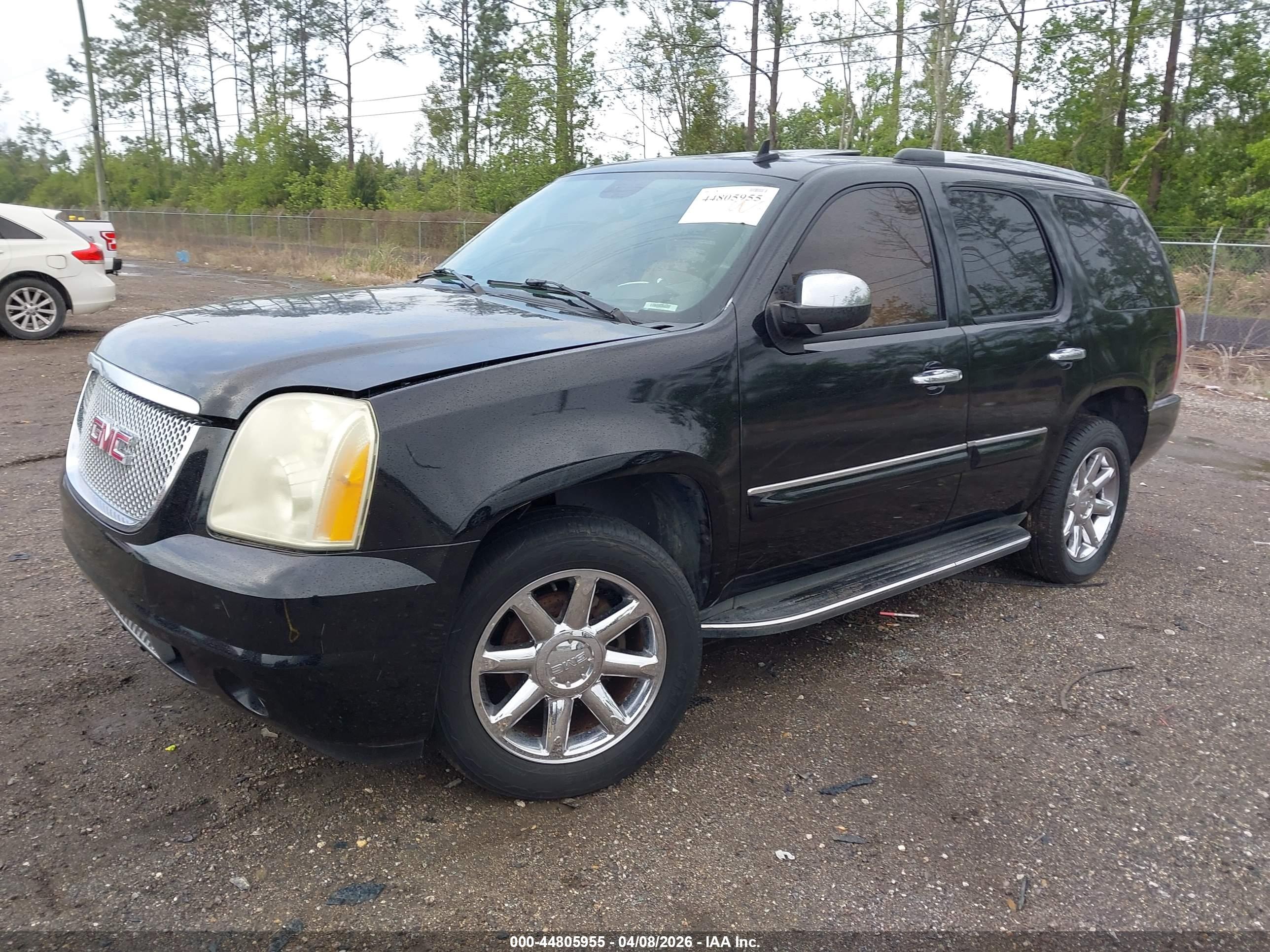 GMC YUKON image 2