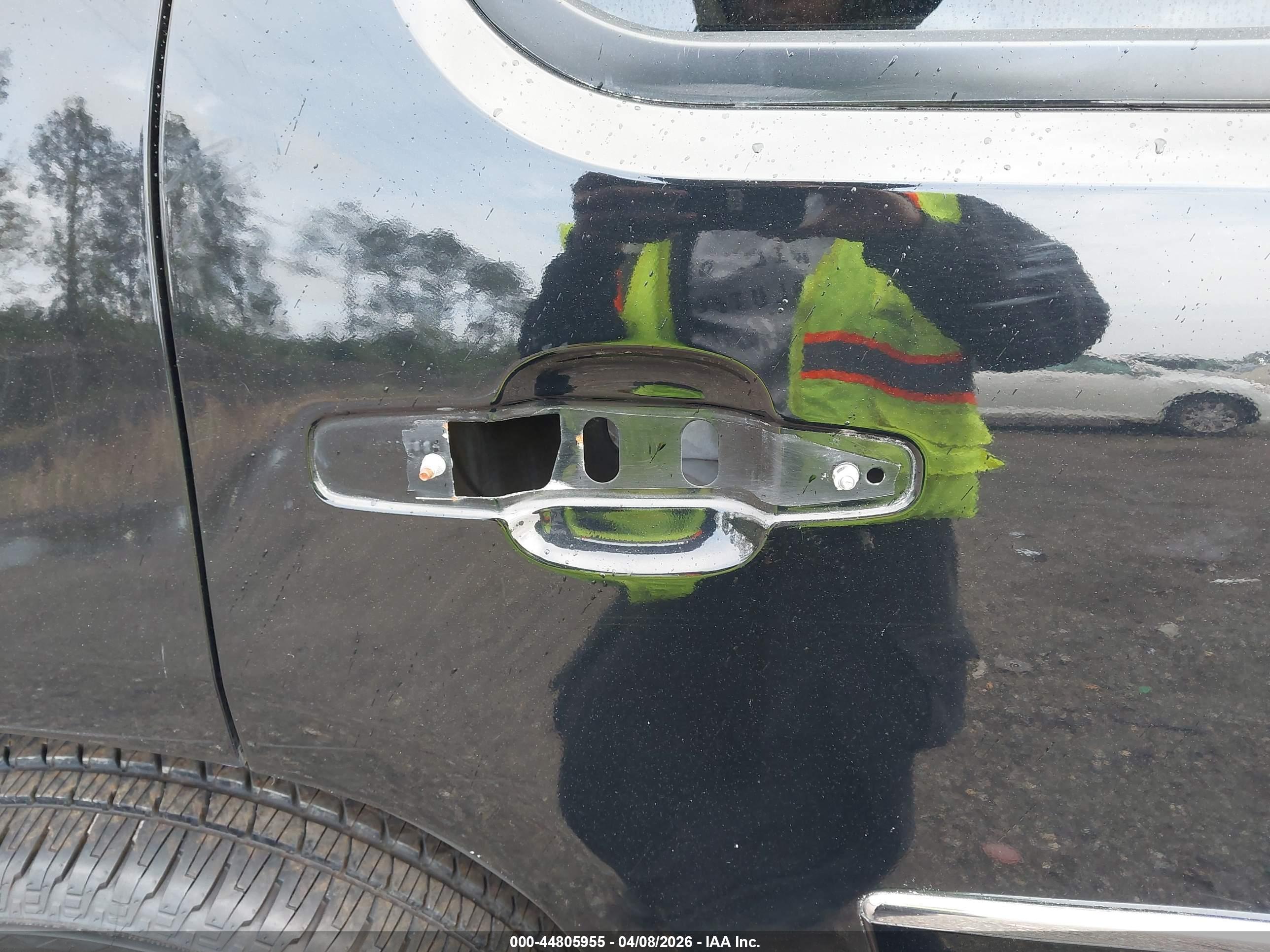 GMC YUKON image 6