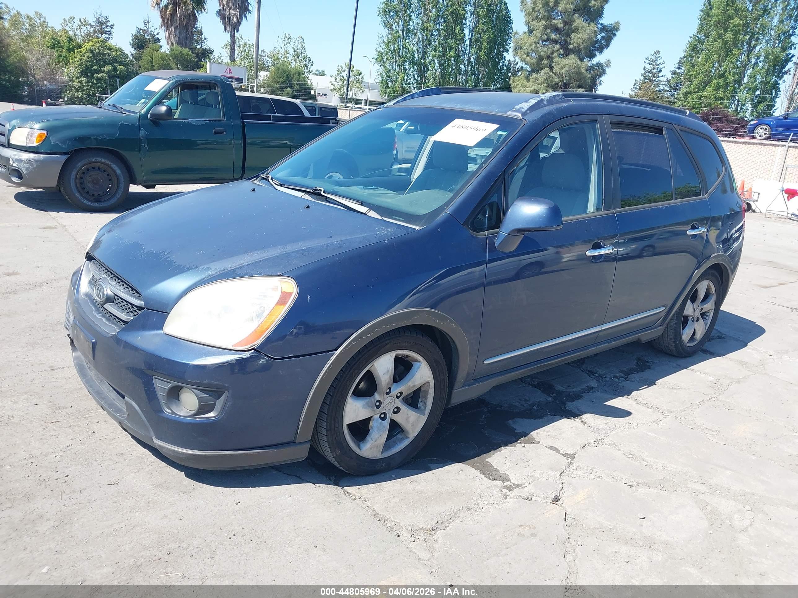 KIA RONDO image 2