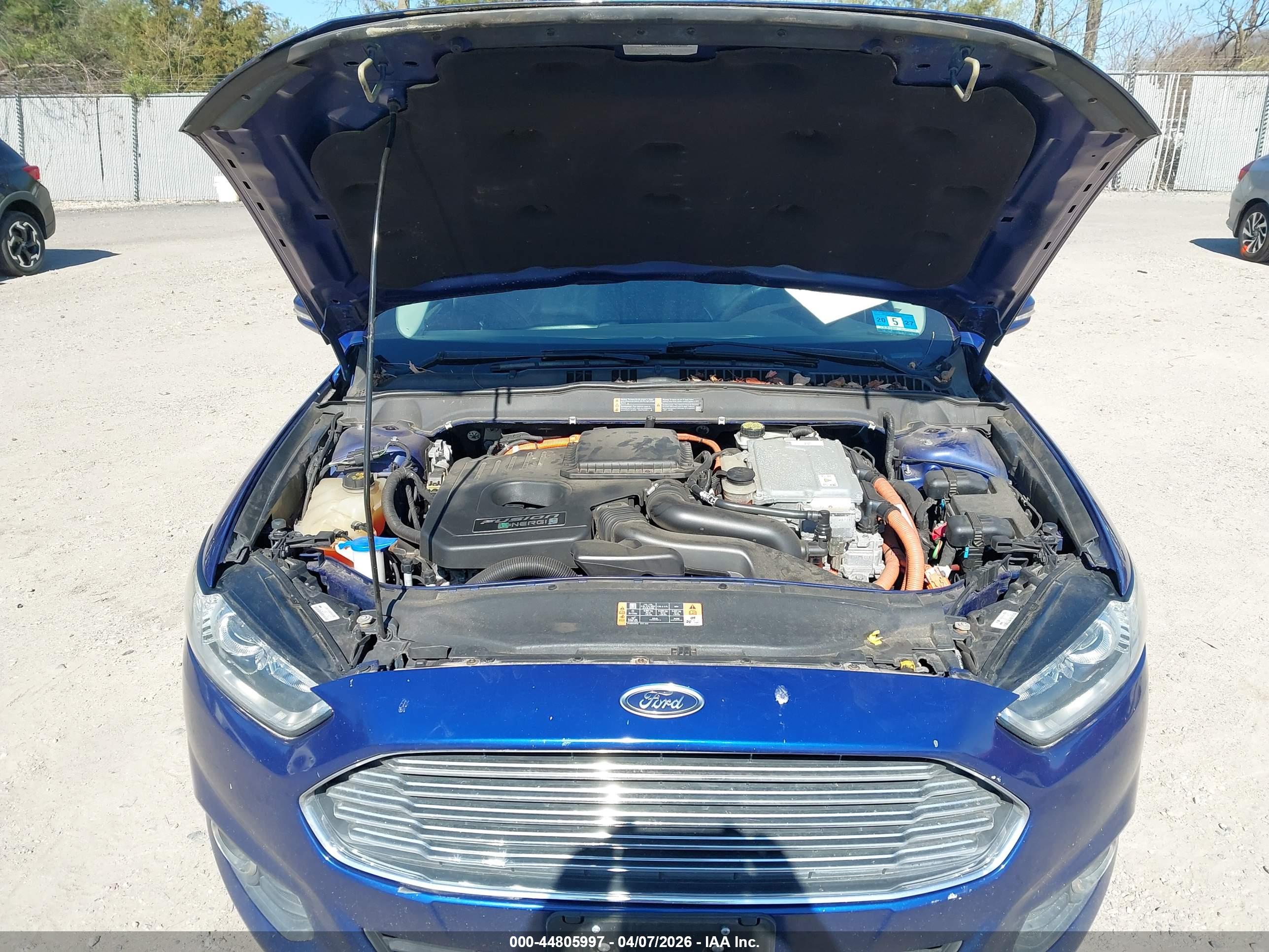 FORD FUSION image 10