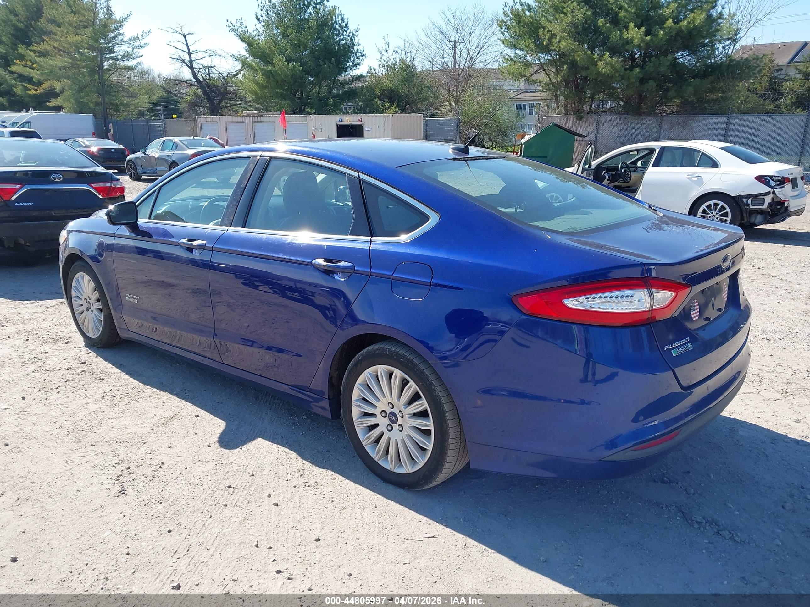 FORD FUSION image 3