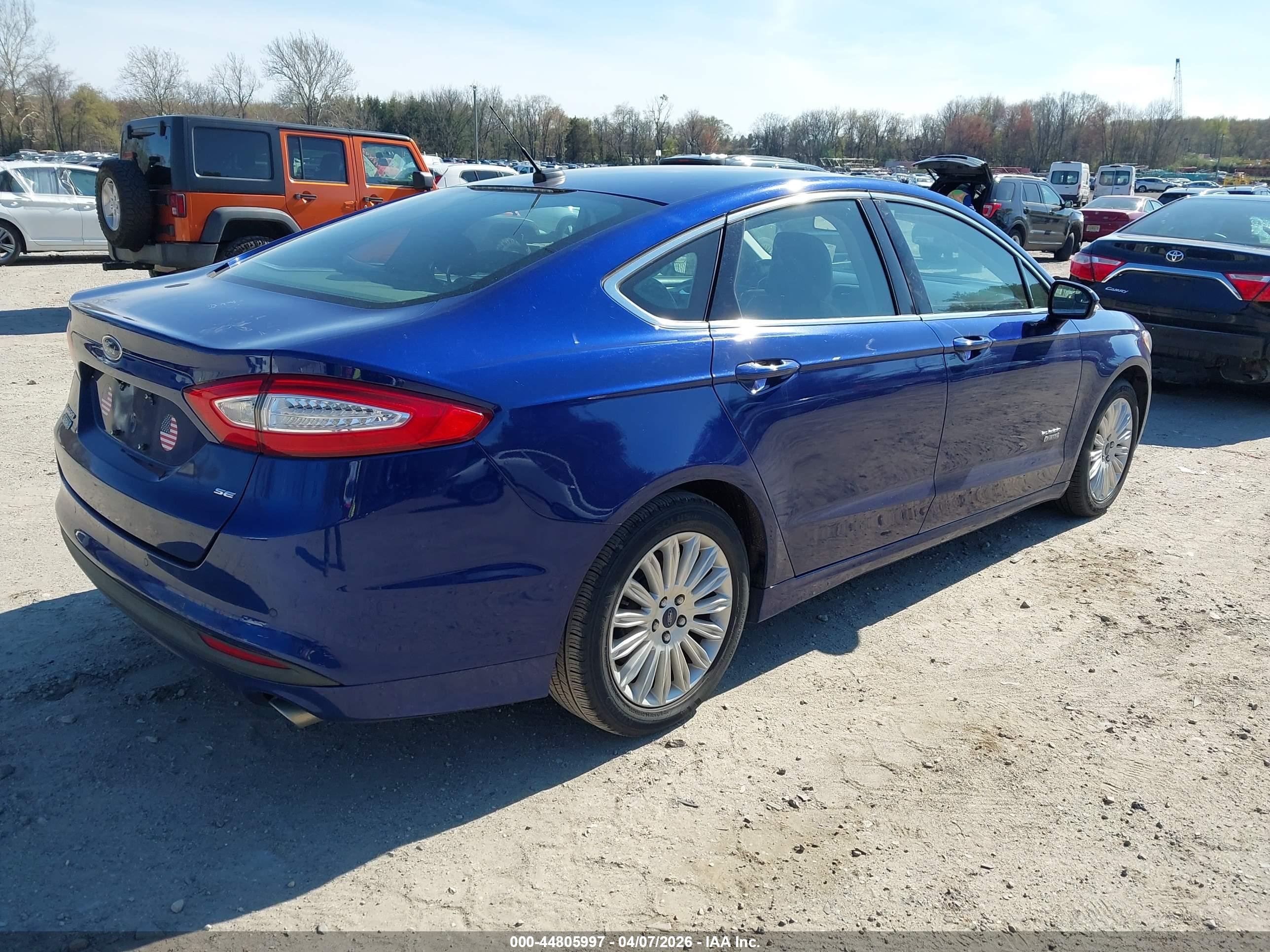 FORD FUSION image 4