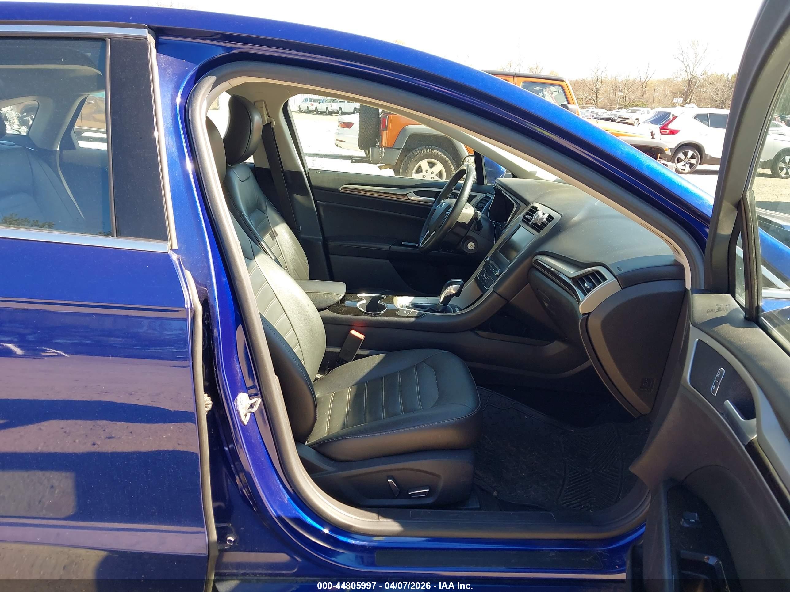 FORD FUSION image 5
