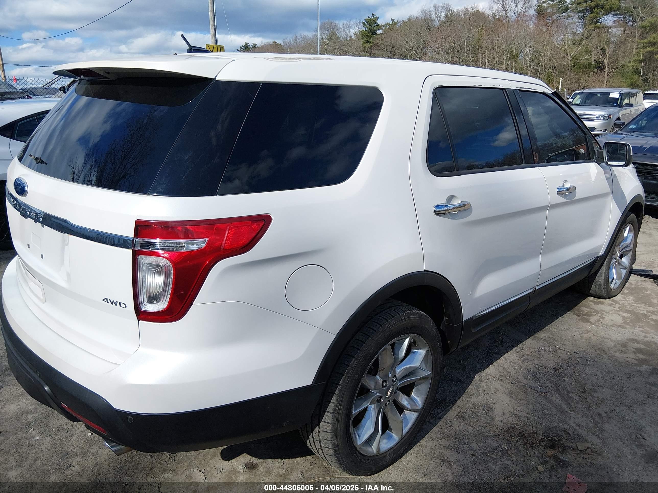 FORD EXPLORER image 4