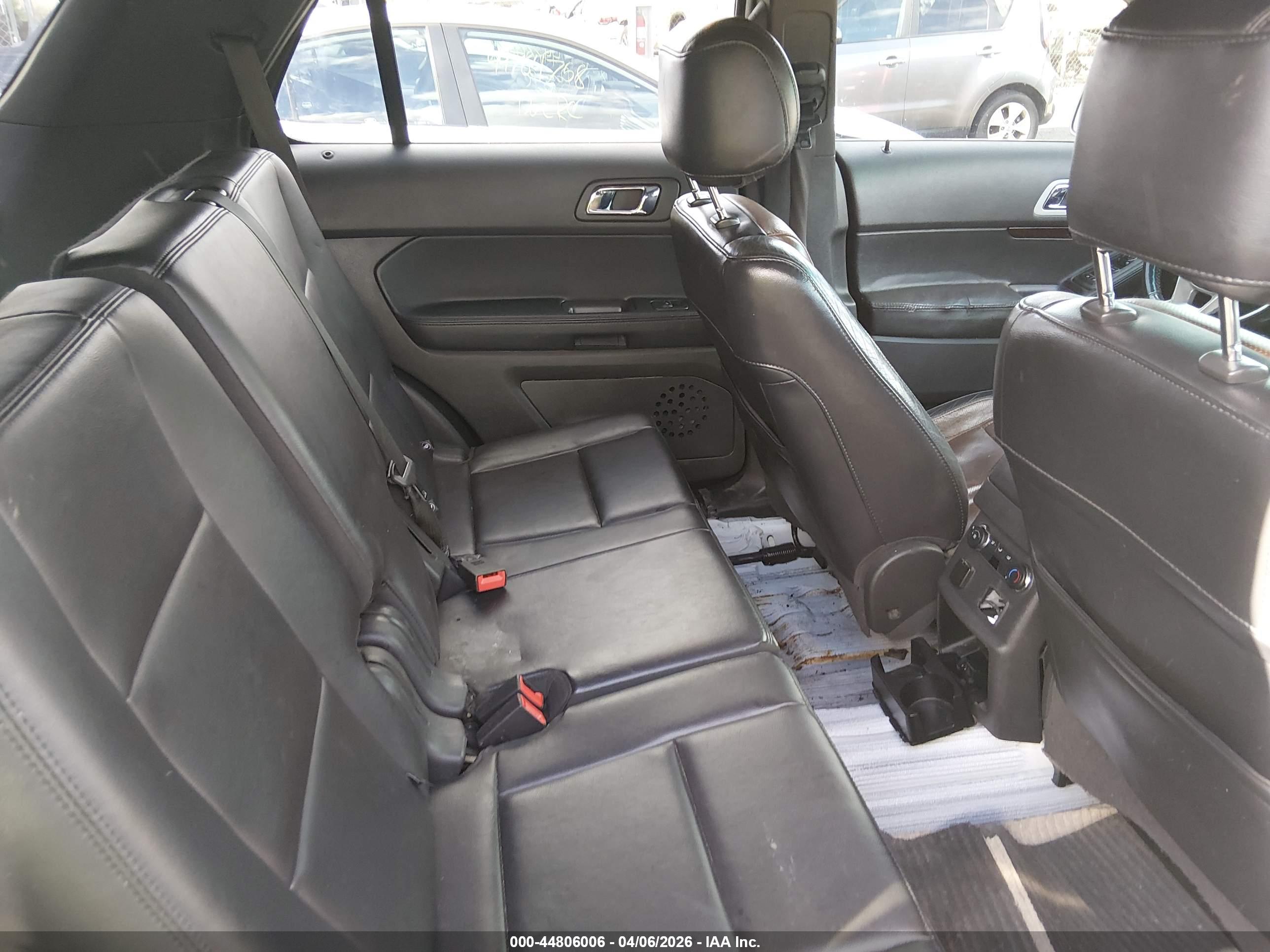 FORD EXPLORER image 8