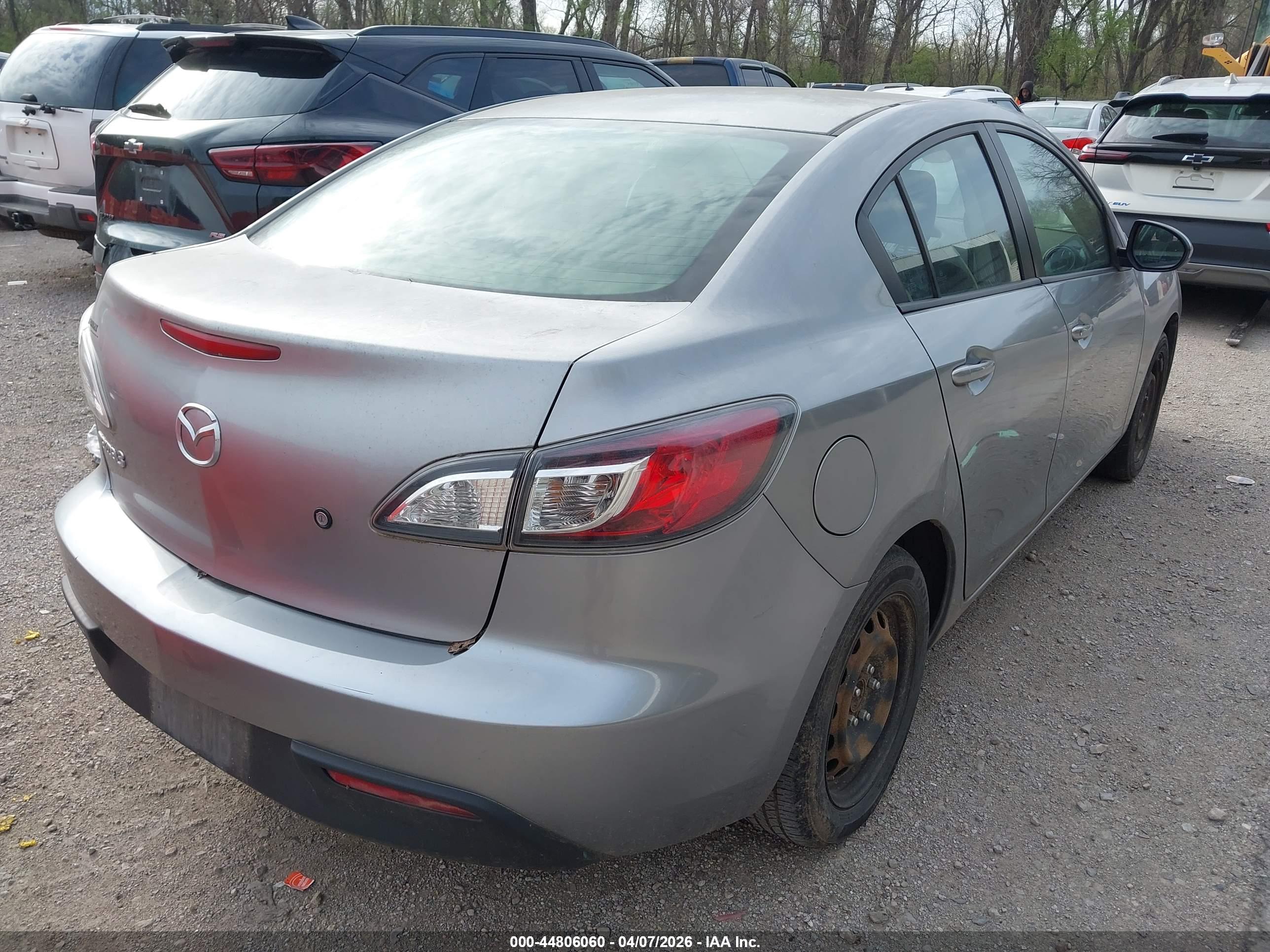 MAZDA MAZDA3 image 4