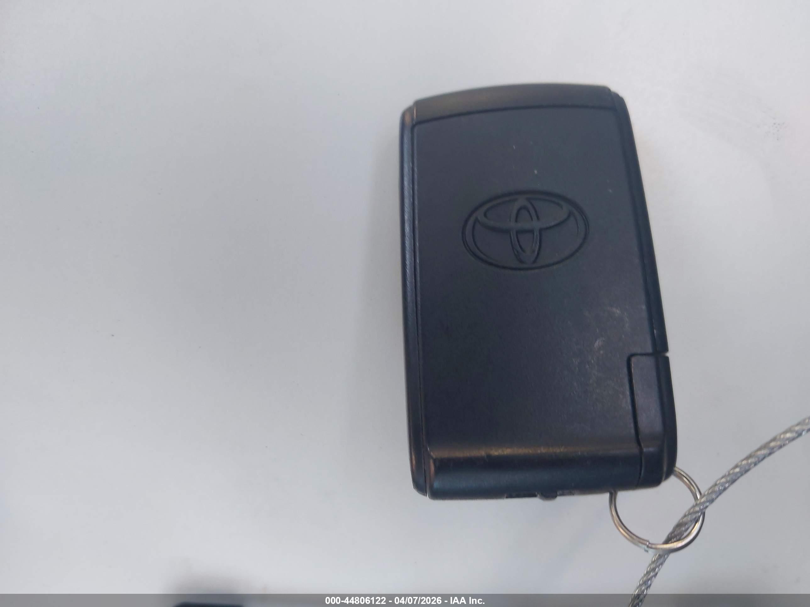 TOYOTA PRIUS image 11