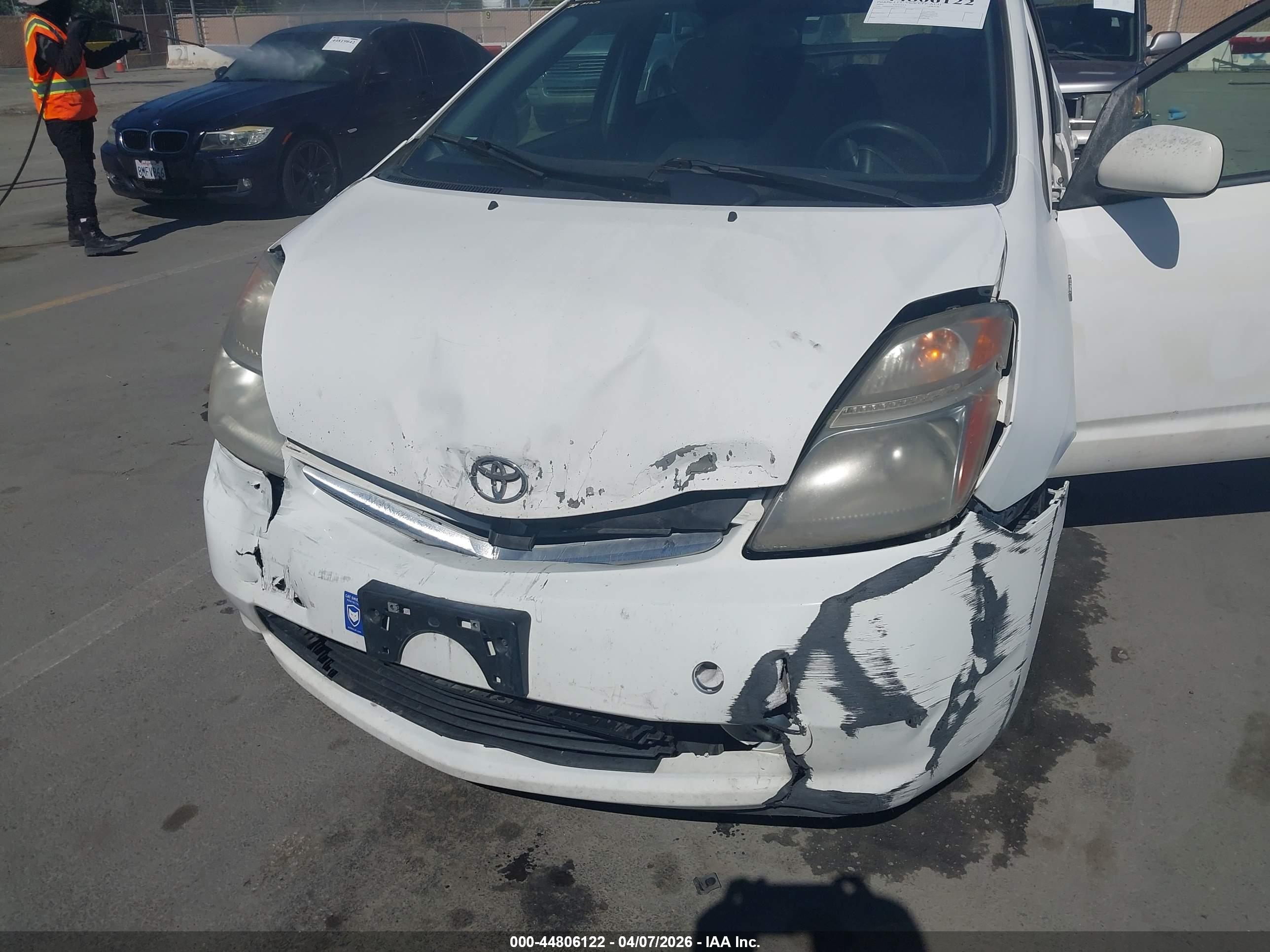 TOYOTA PRIUS image 6