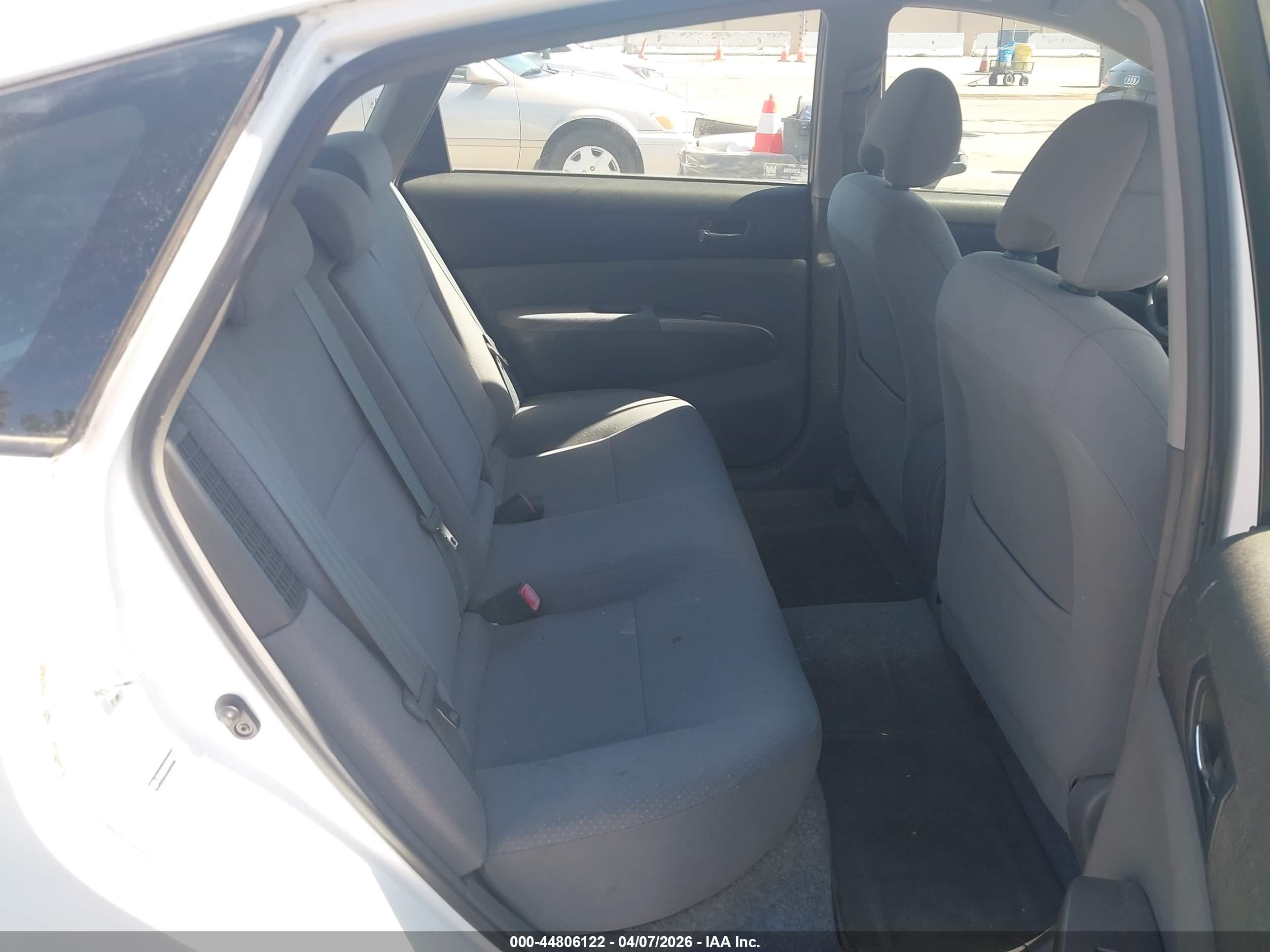 TOYOTA PRIUS image 8