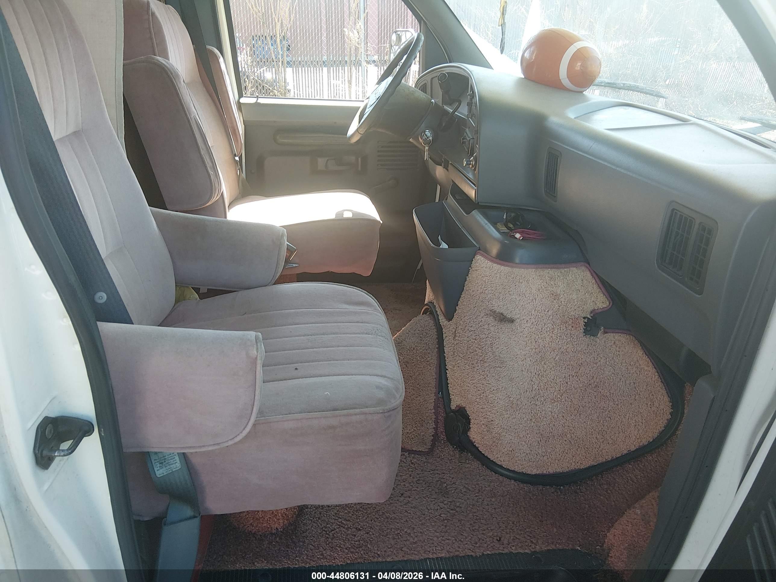 FORD ECONOLINE image 5