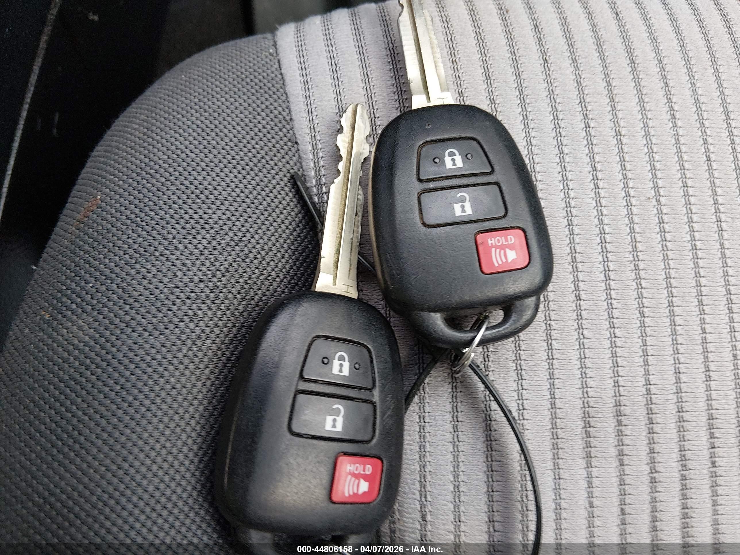 TOYOTA RAV4 image 11