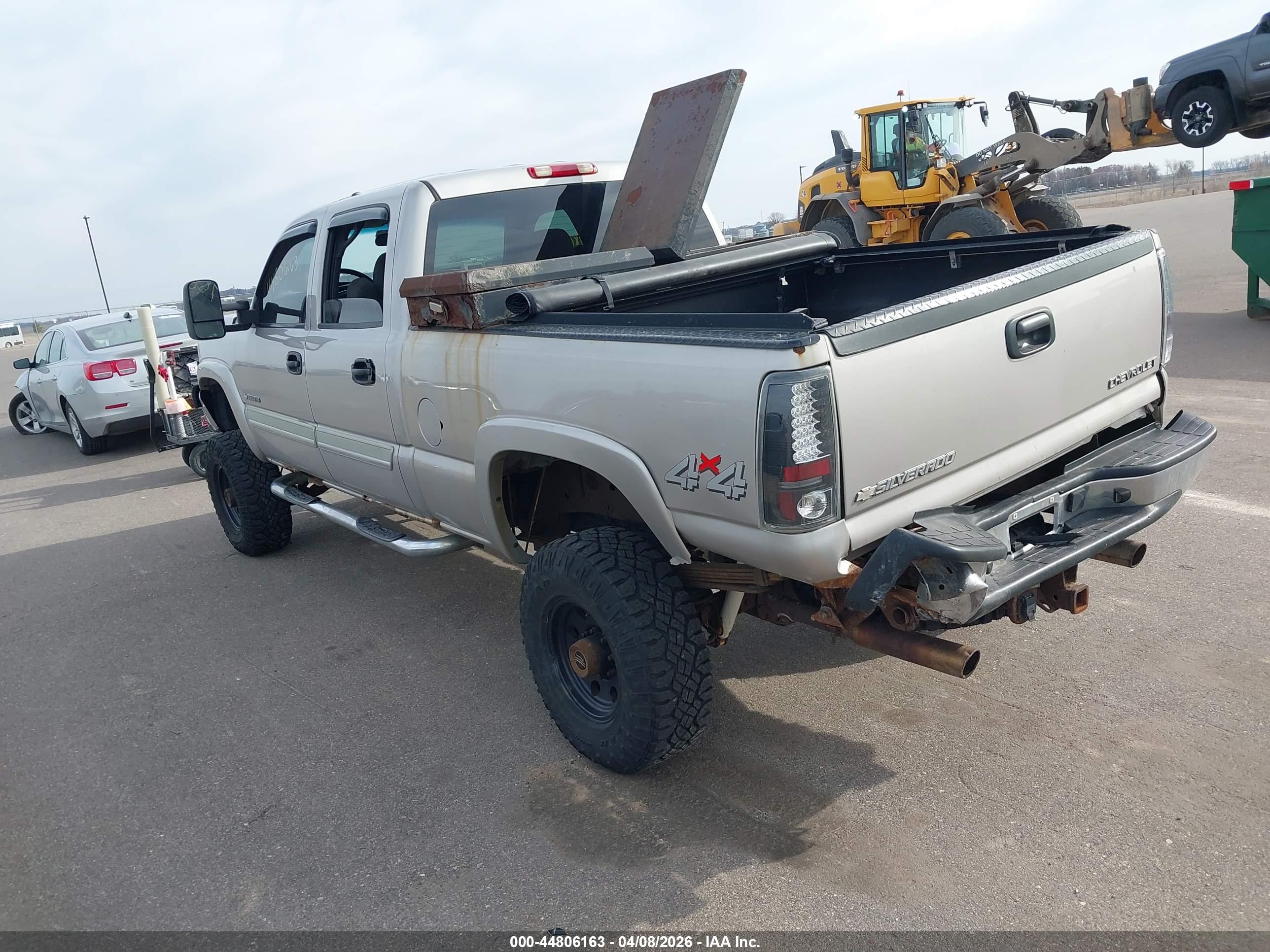 CHEVROLET SILVERADO image 3