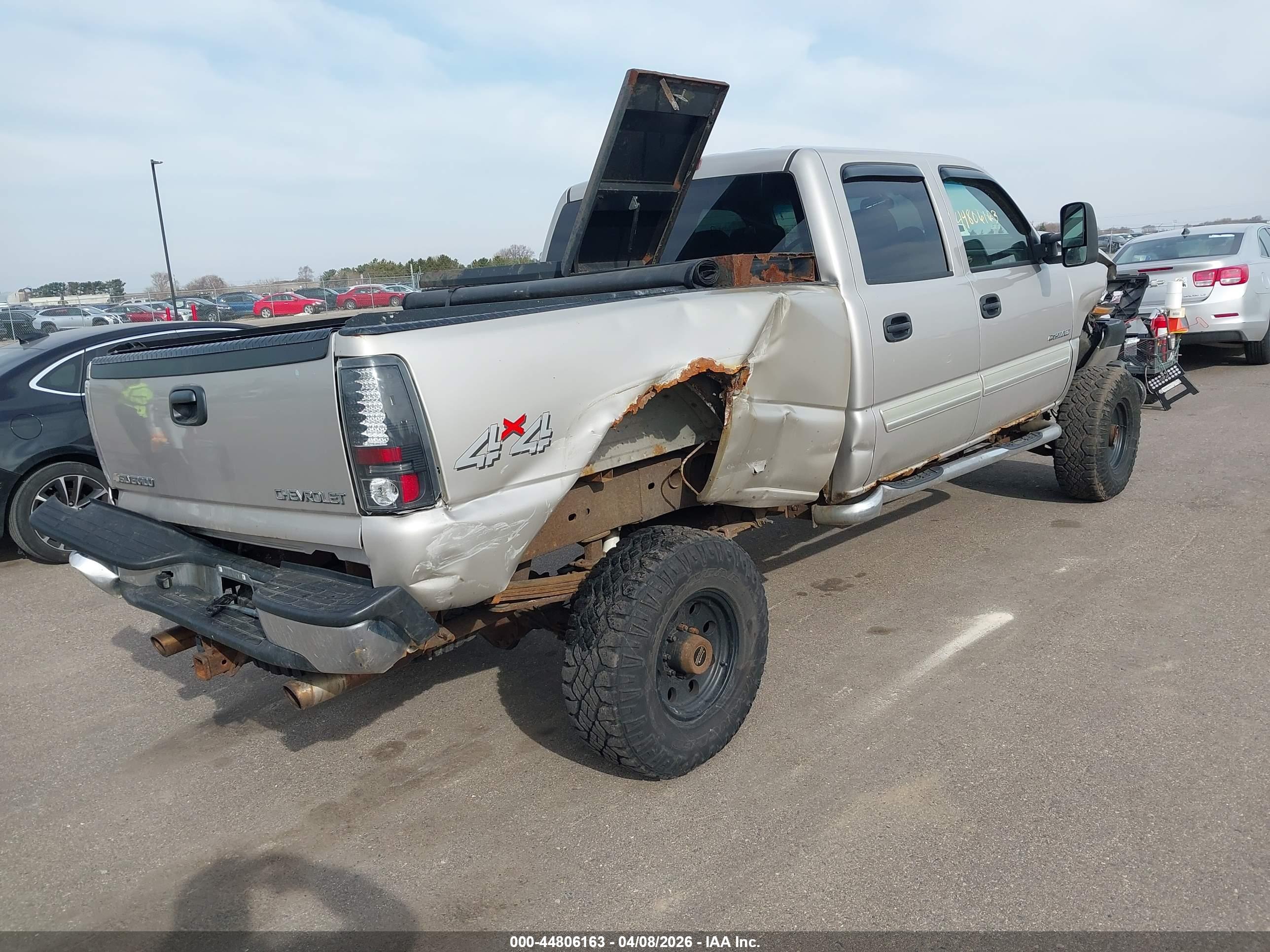 CHEVROLET SILVERADO image 4