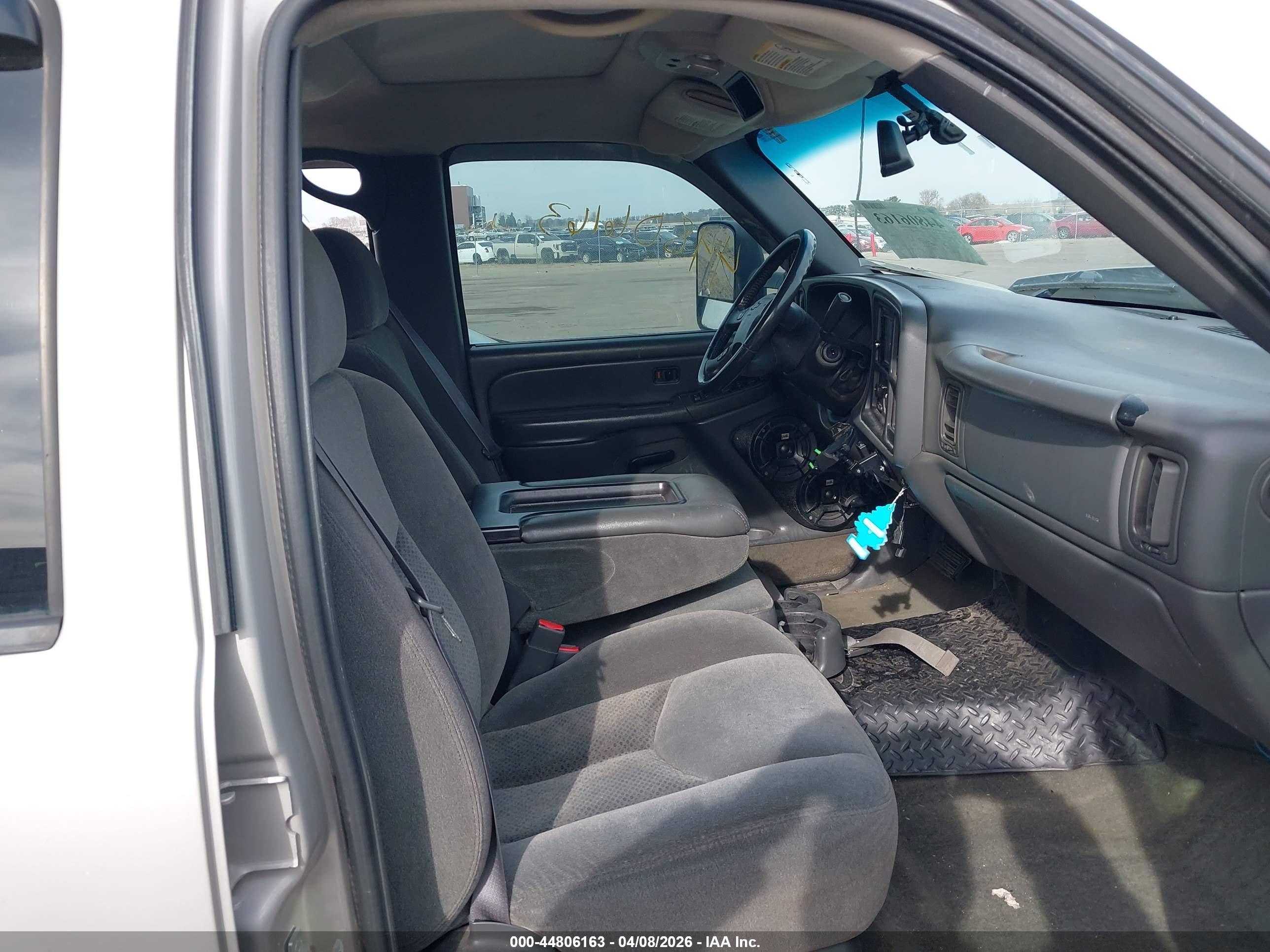 CHEVROLET SILVERADO image 5
