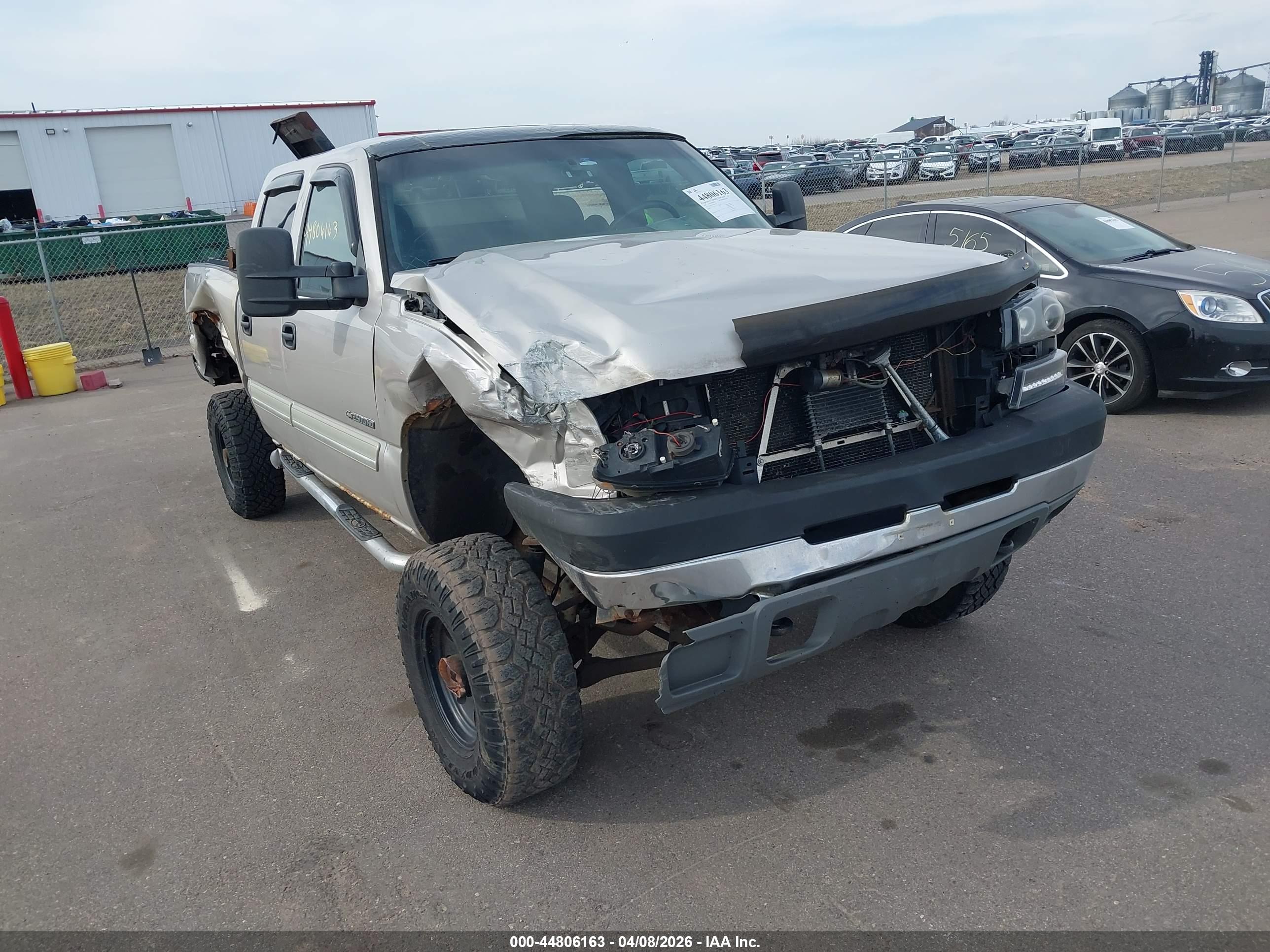 CHEVROLET SILVERADO image 6