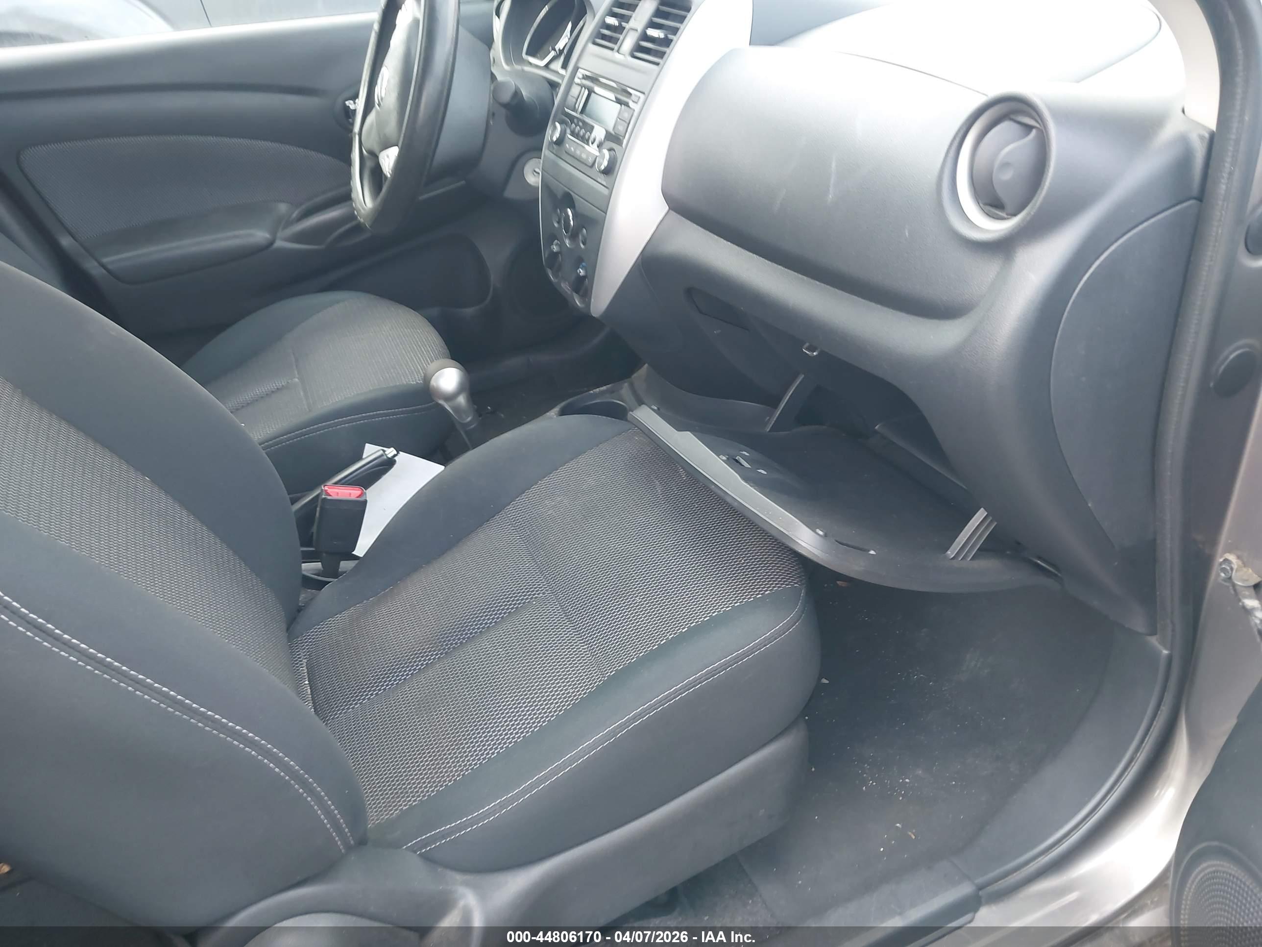 NISSAN VERSA image 5