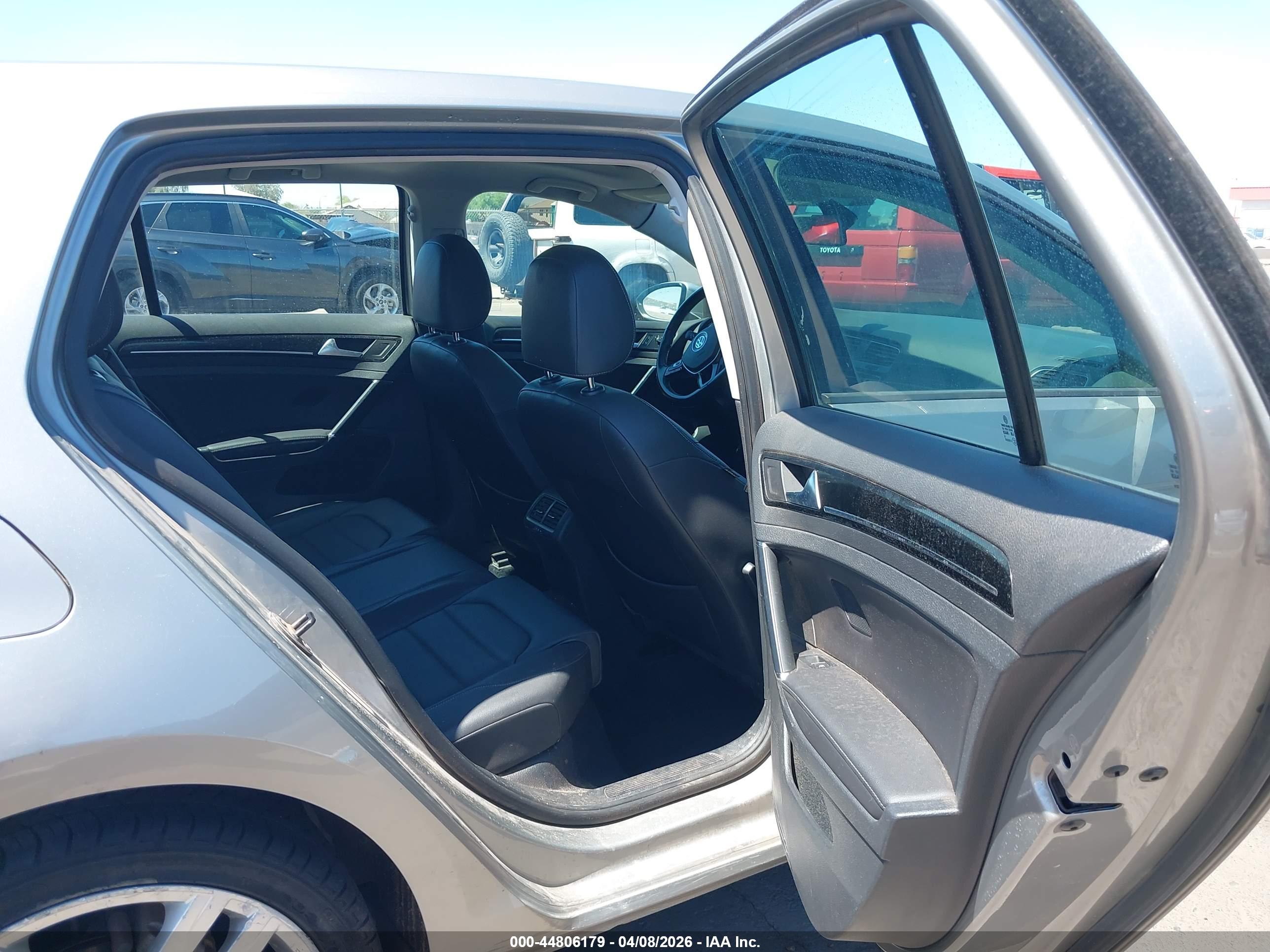 VOLKSWAGEN GOLF image 8