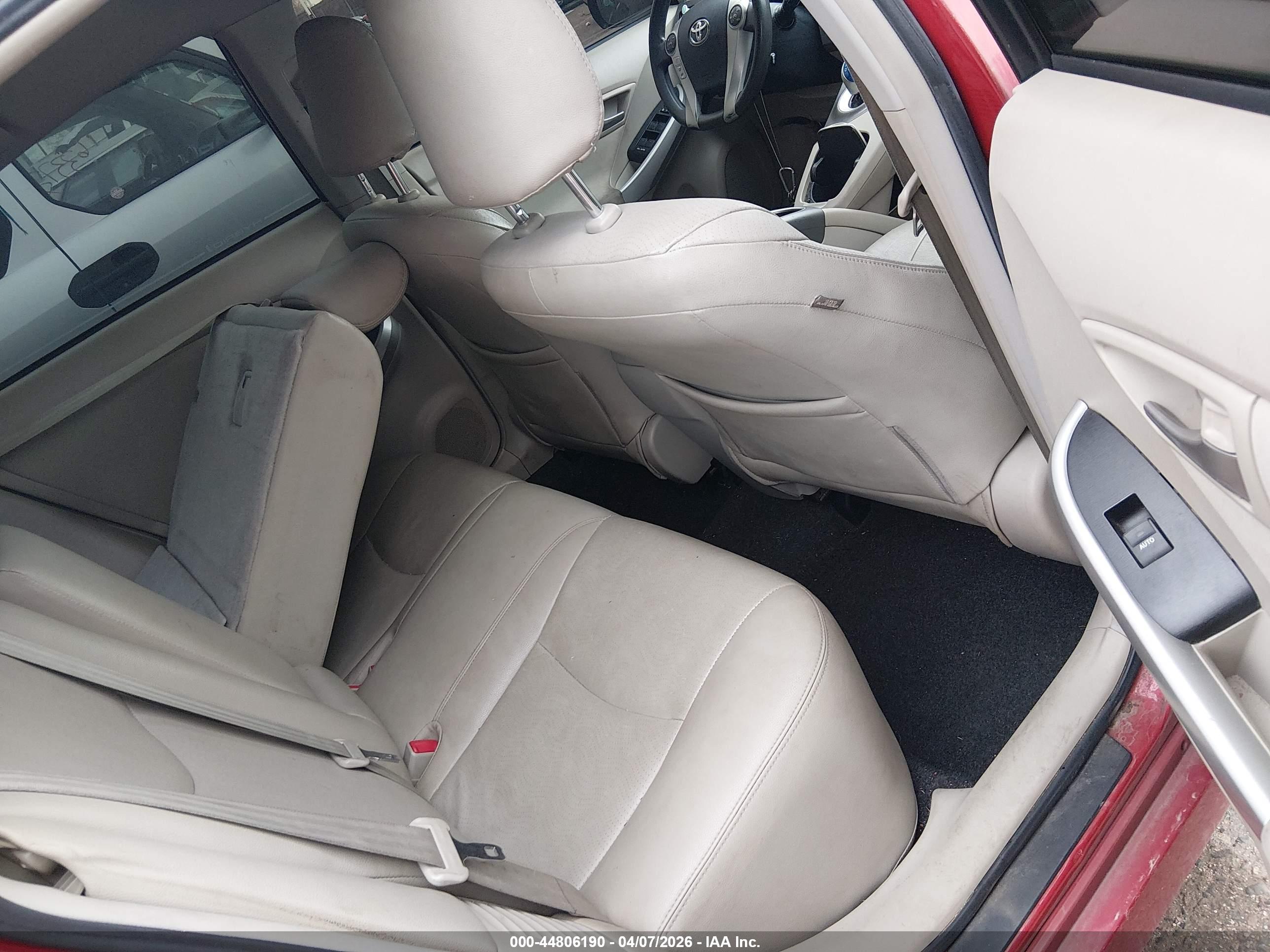 TOYOTA PRIUS image 8
