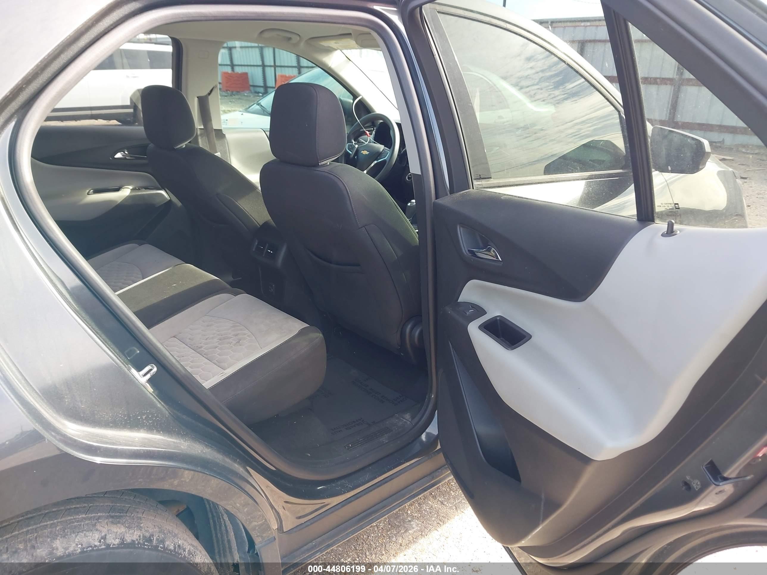 CHEVROLET EQUINOX image 8